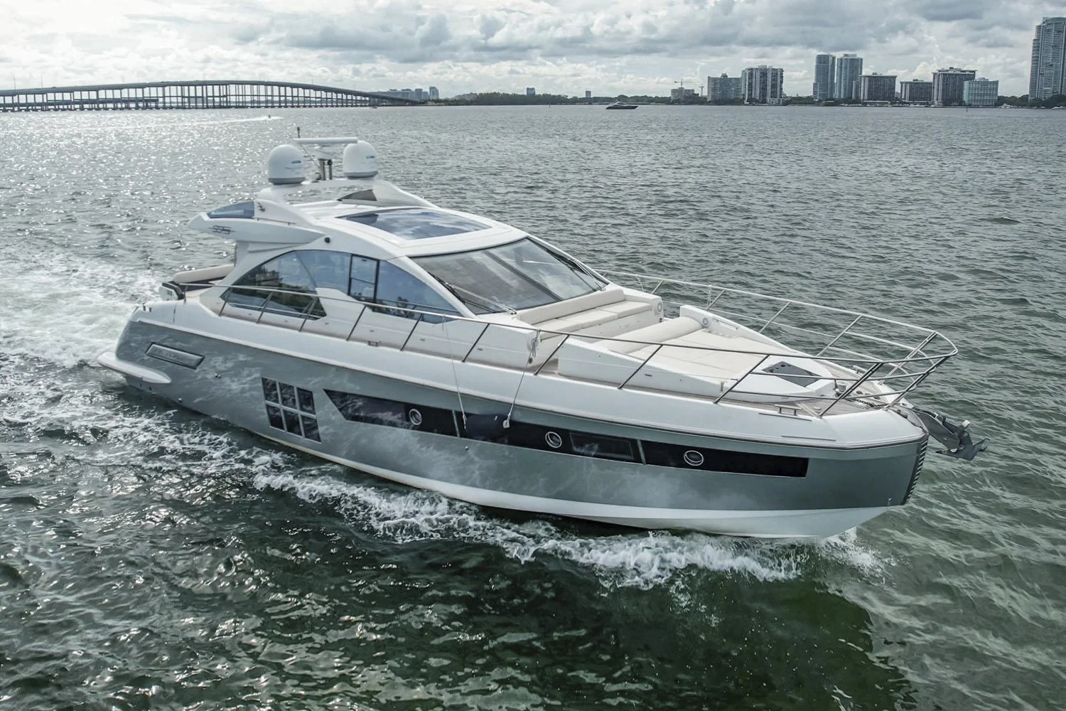 voyager-miami-yacht-for-sale-2014-azimut-55-01.jpg
