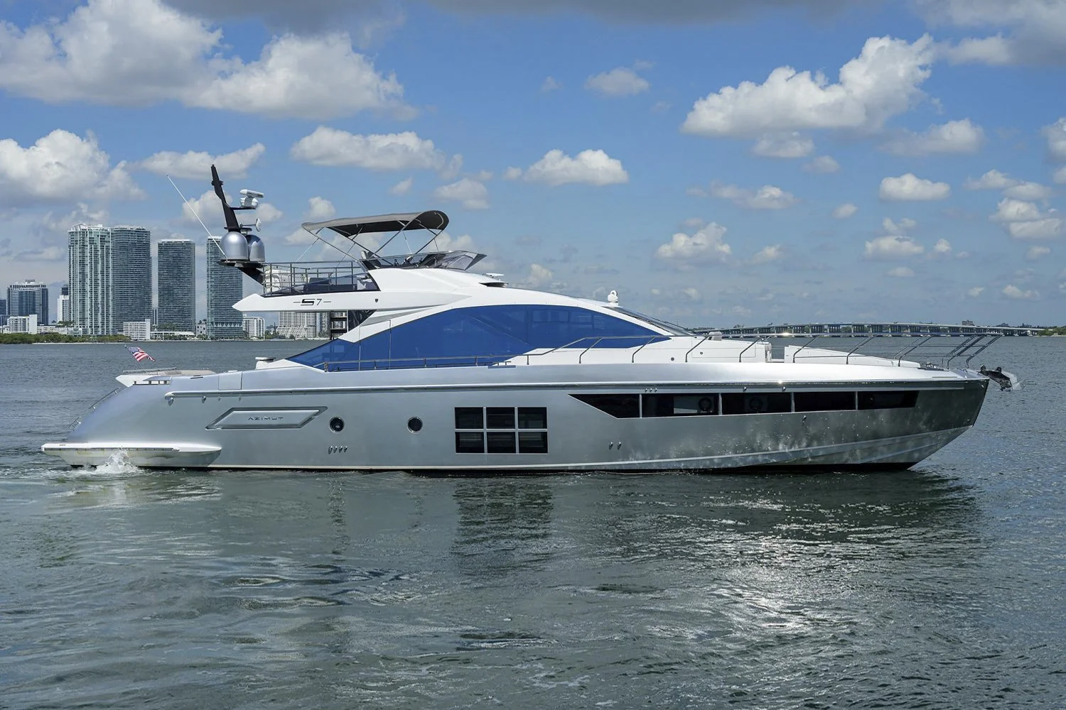 voyager-miami-yacht-purchase-azimut-70-01.jpg