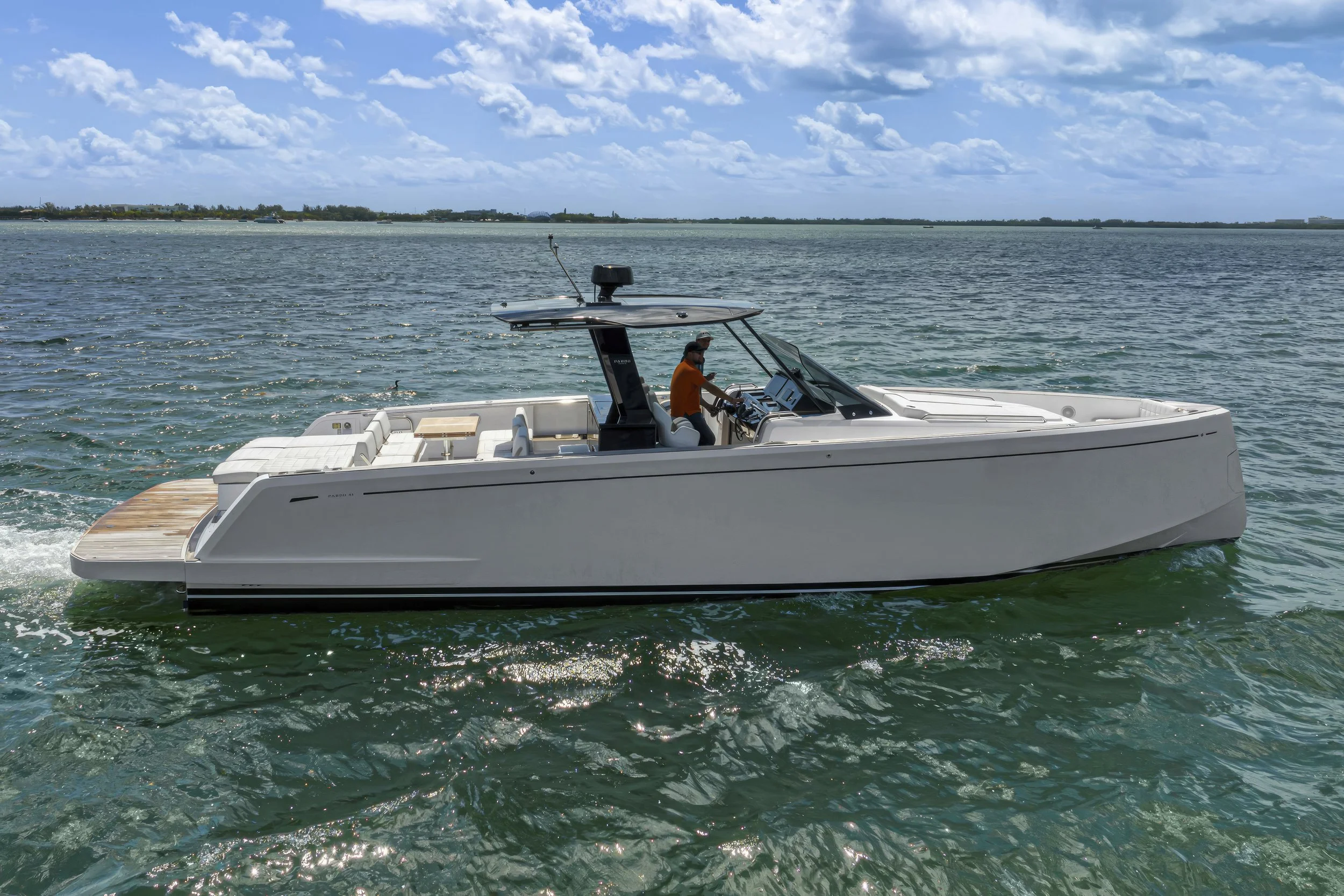 voyager-miami-yacht-for-charter-pardo-40-bramante-01.jpg