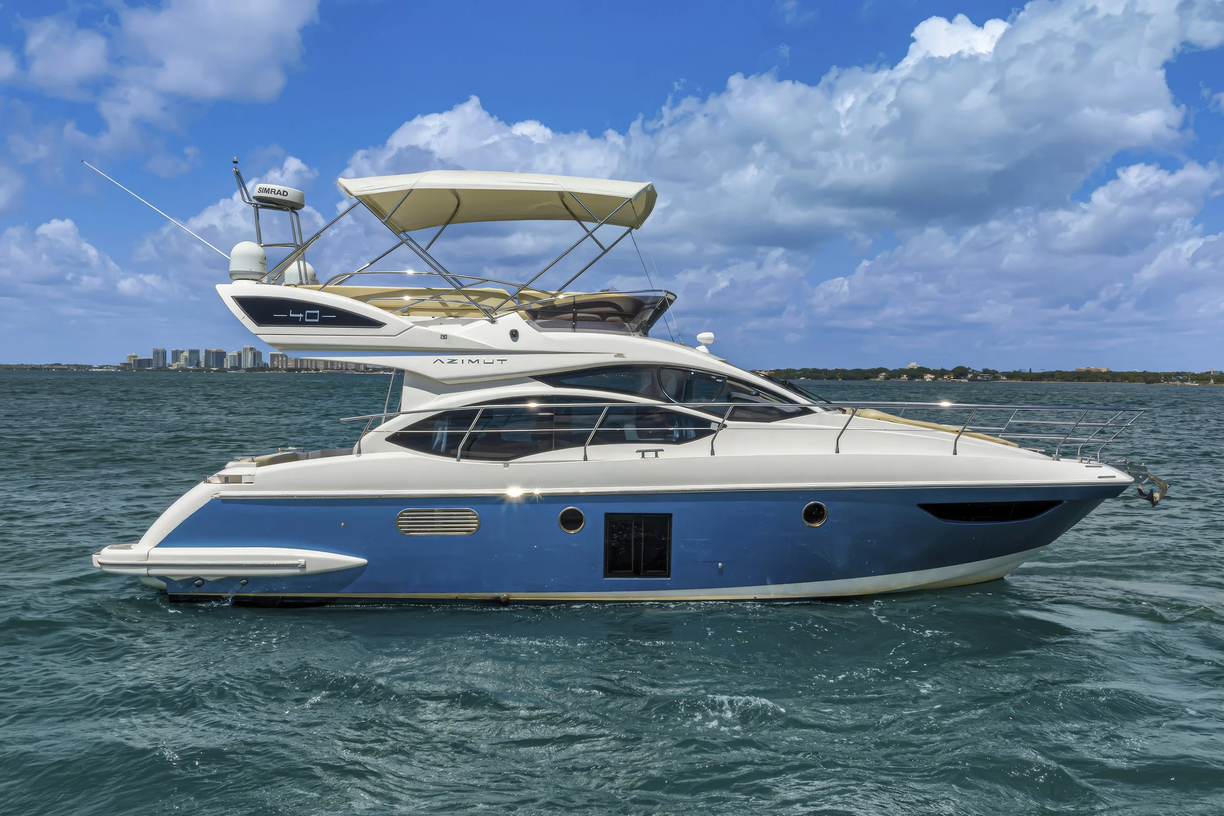 voyager-miami-yacht-for-charter-azimut-40-alexandra-01.jpg