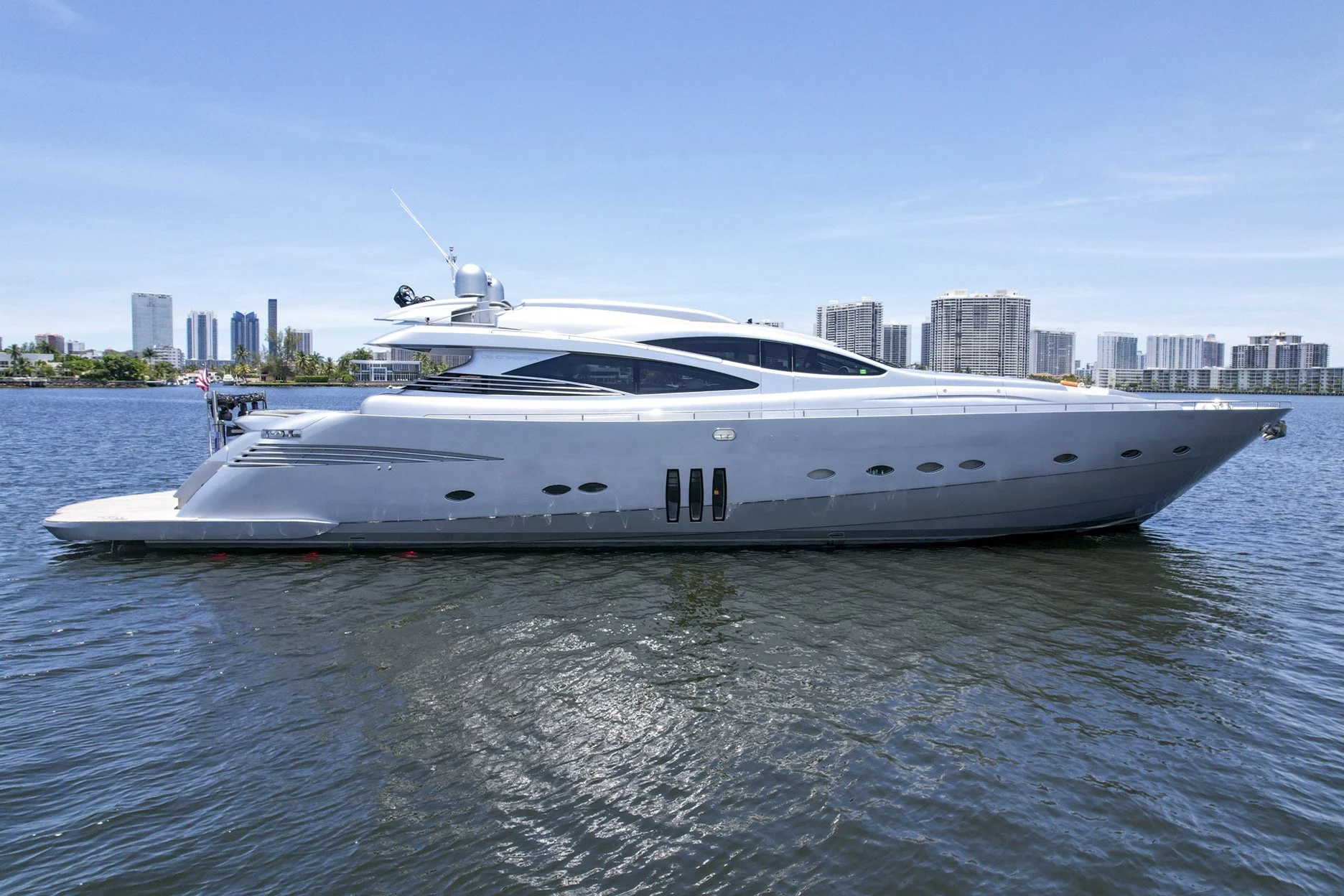 voyager-miami-yacht-for-charter-pershing-90-jerico-v-01.jpg