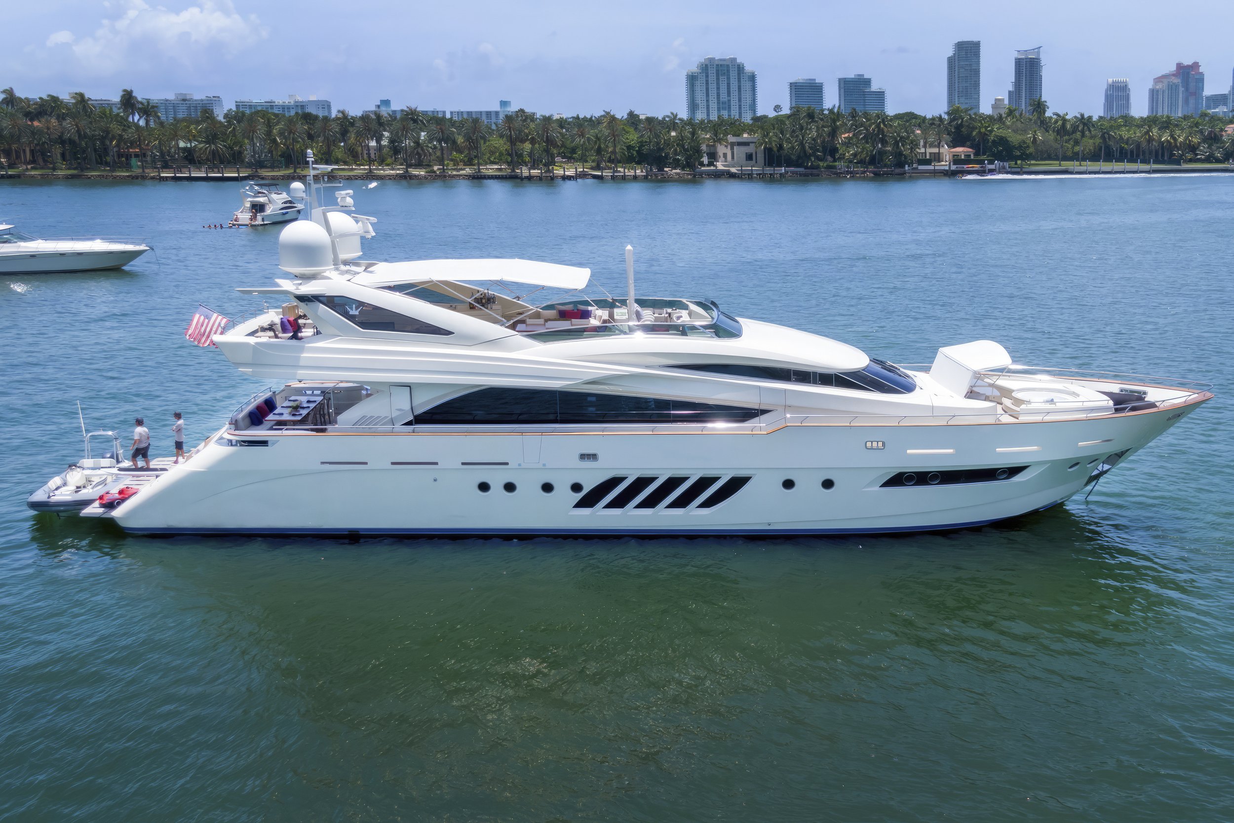 voyager-miami-yacht-for-charter-dominator-95-casual-01.jpg