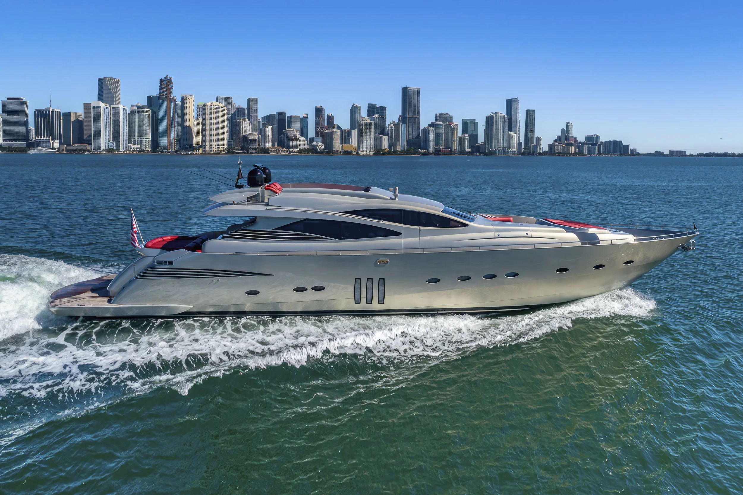 Pershing 90'