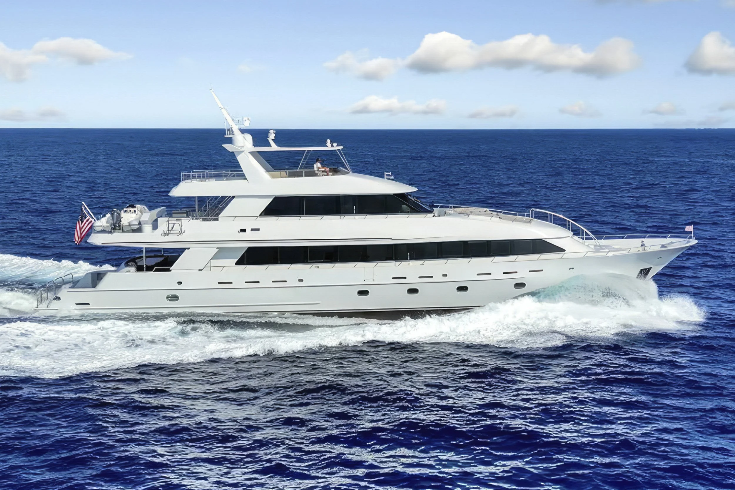 voyager-miami-yacht-for-charter-sovereign-120-real-summertime-01.jpg