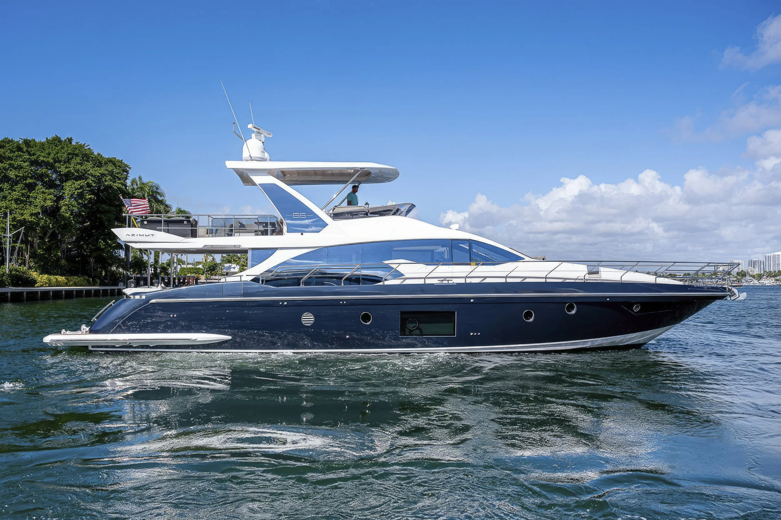 voyager-miami-yacht-for-charter-azimut-66-cerulean-01.jpg