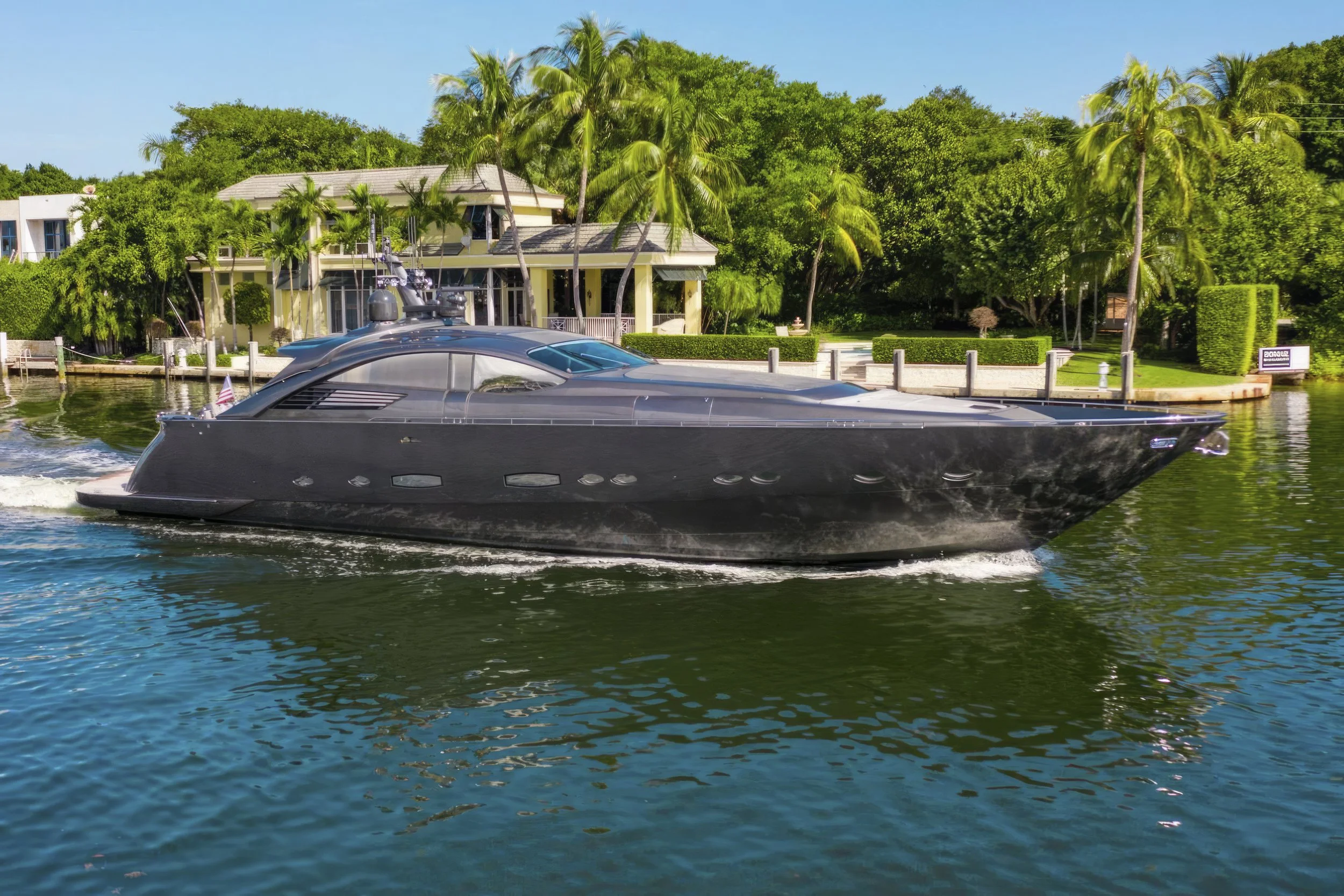 voyager-miami-yacht-for-purchase-2004-pershing-88-amora-01.jpg