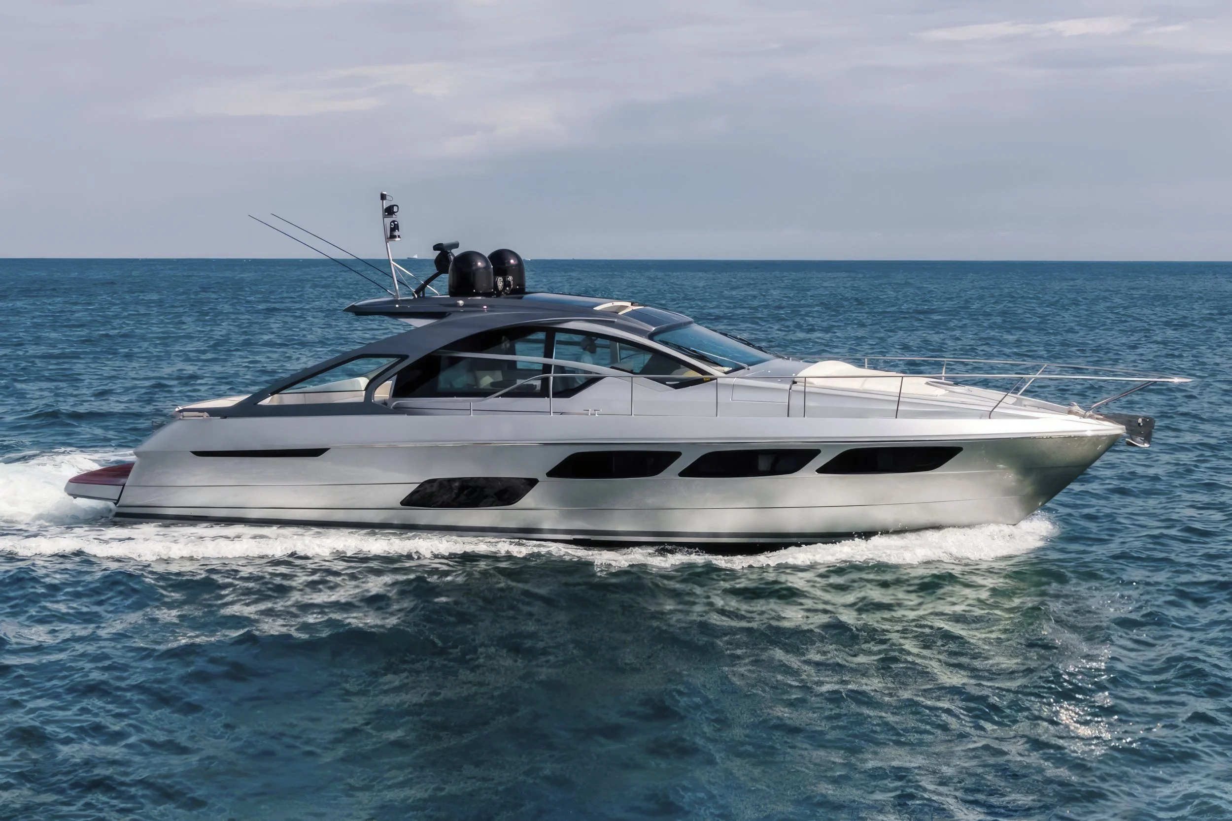 voyager-miami-yacht-for-purchase-2018-pershing-54-veloce-01.jpg
