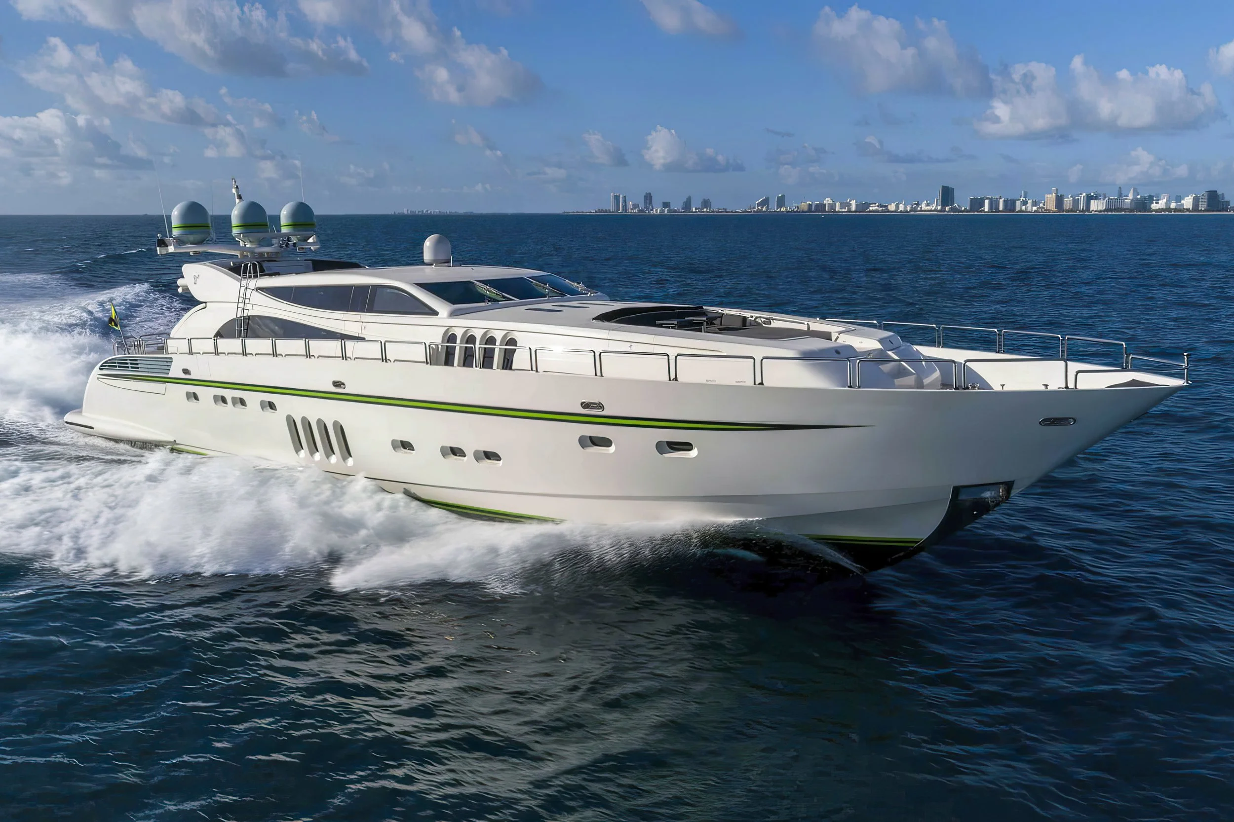 voyager-miami-yacht-charters-leopard-112-encore-01.jpg