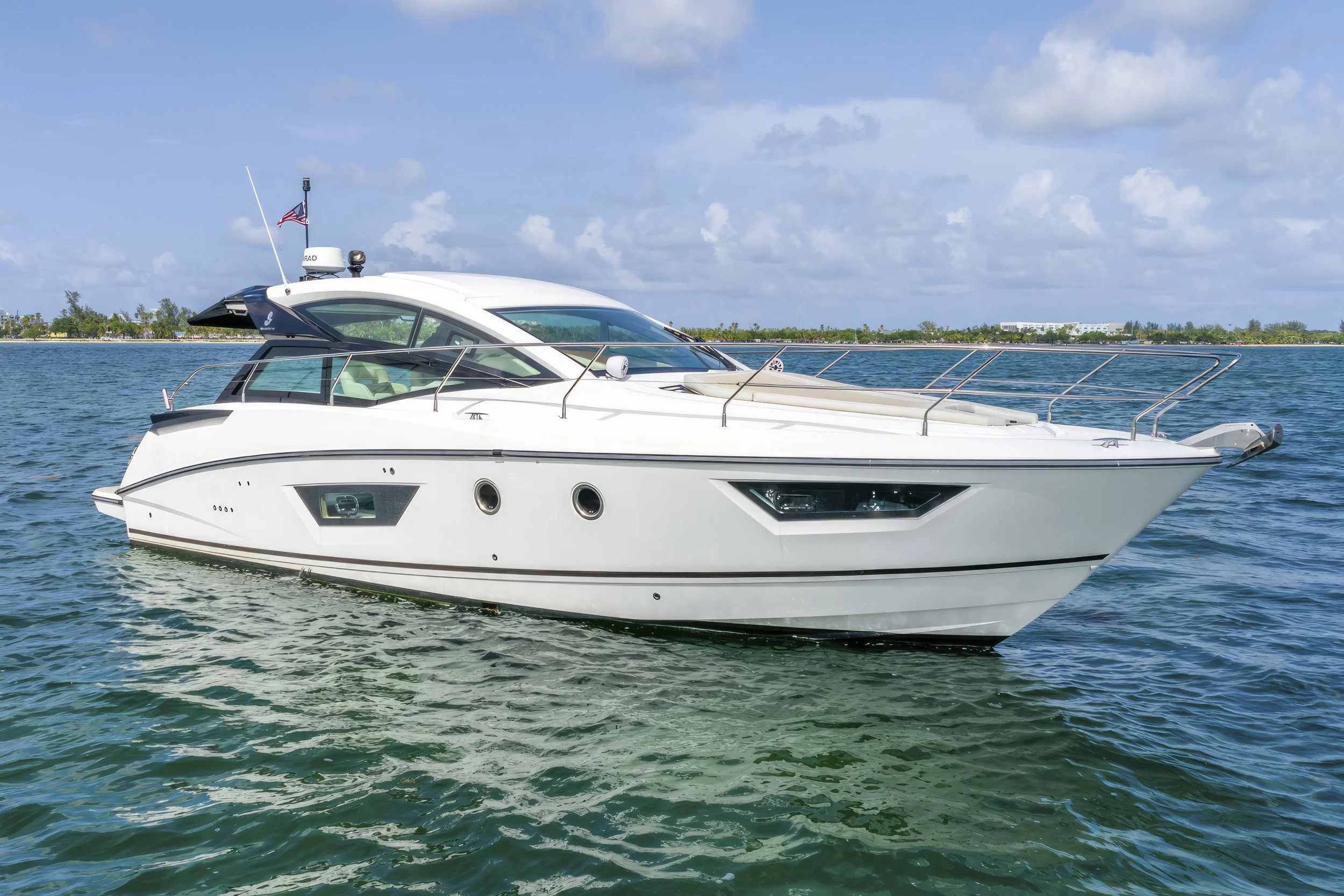 voyager-miami-yacht-for-purchase-2018-beneteau-40-kismet-01.jpg