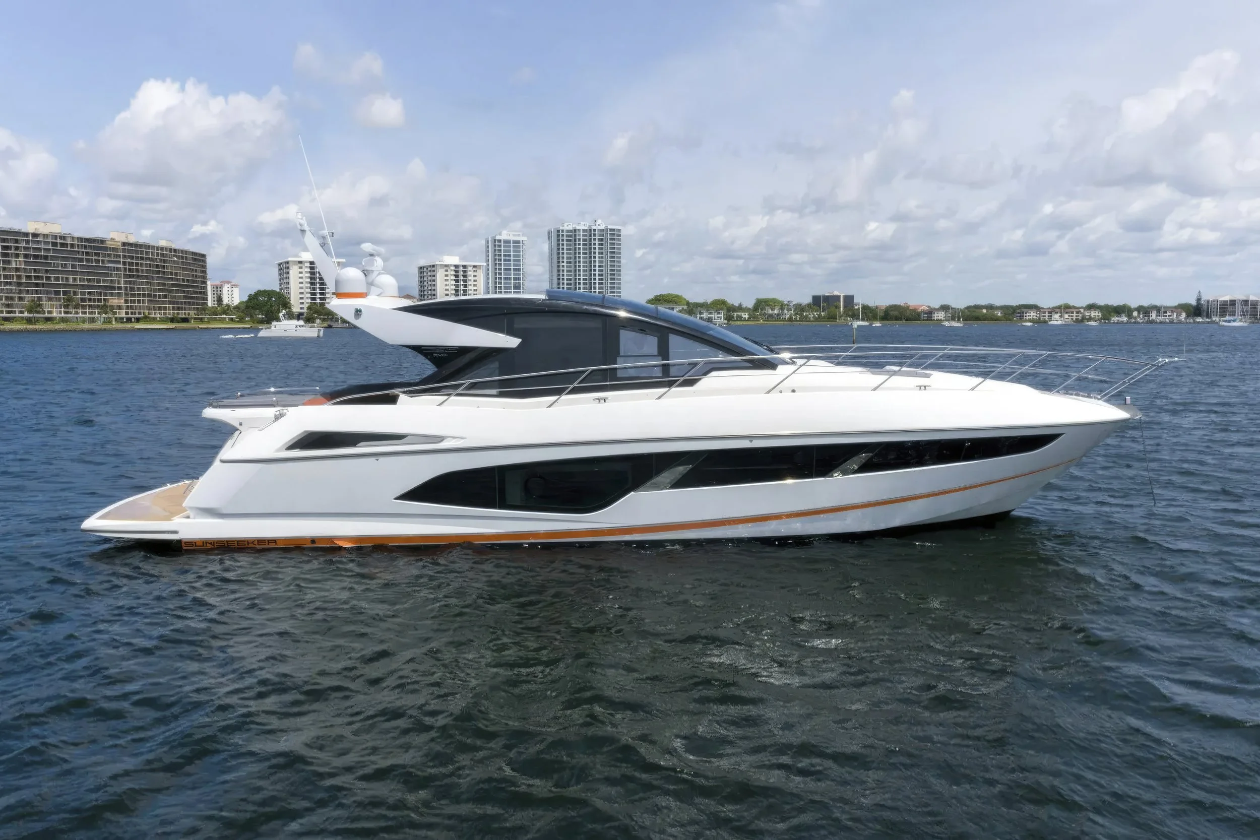 voyager-miami-yacht-for-purchase-2020–sunseeker-60-kia-kaha-01.jpg