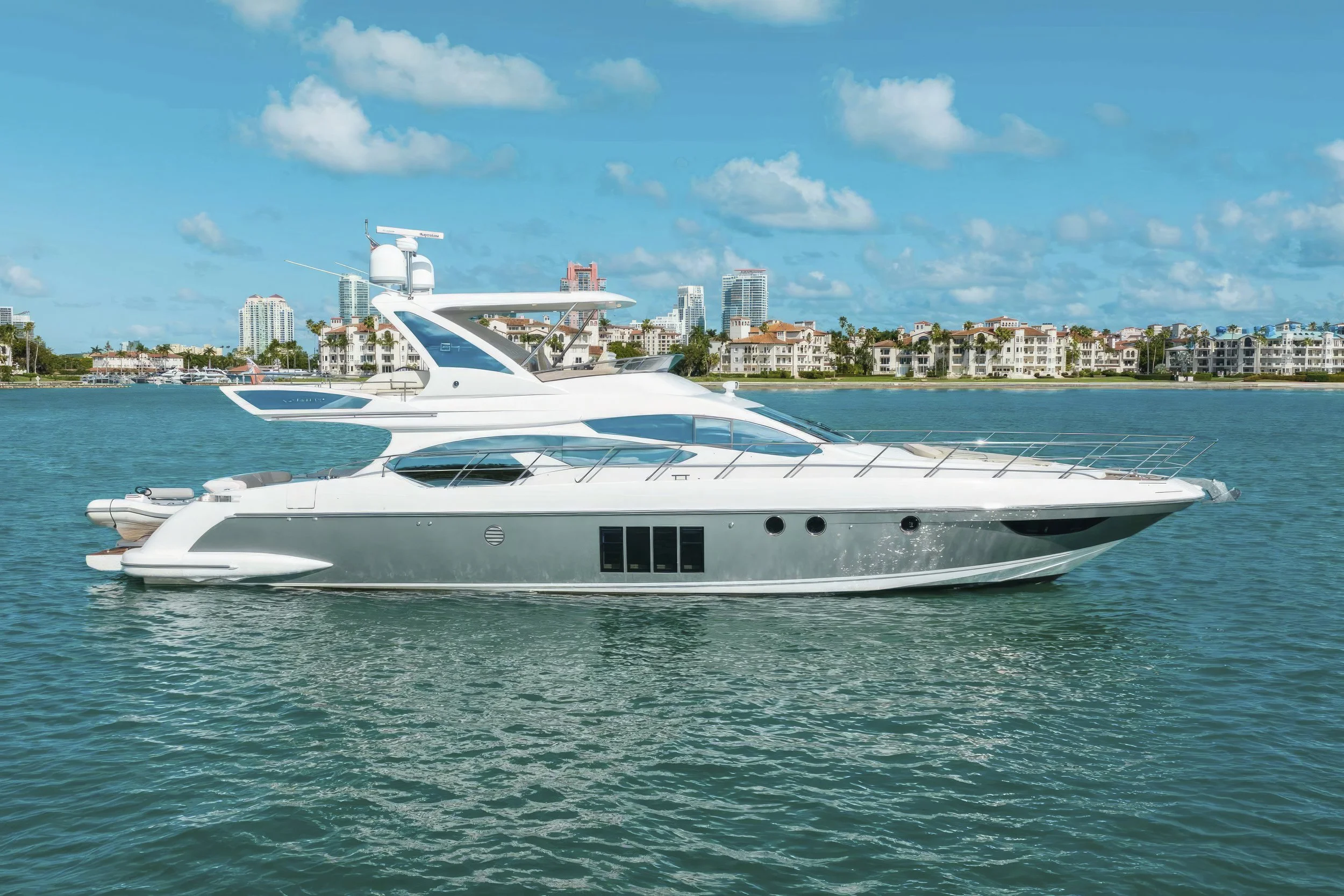 voyager-miami-yacht-for-purchase-2015–azimut-64-bella-vita-01.jpg