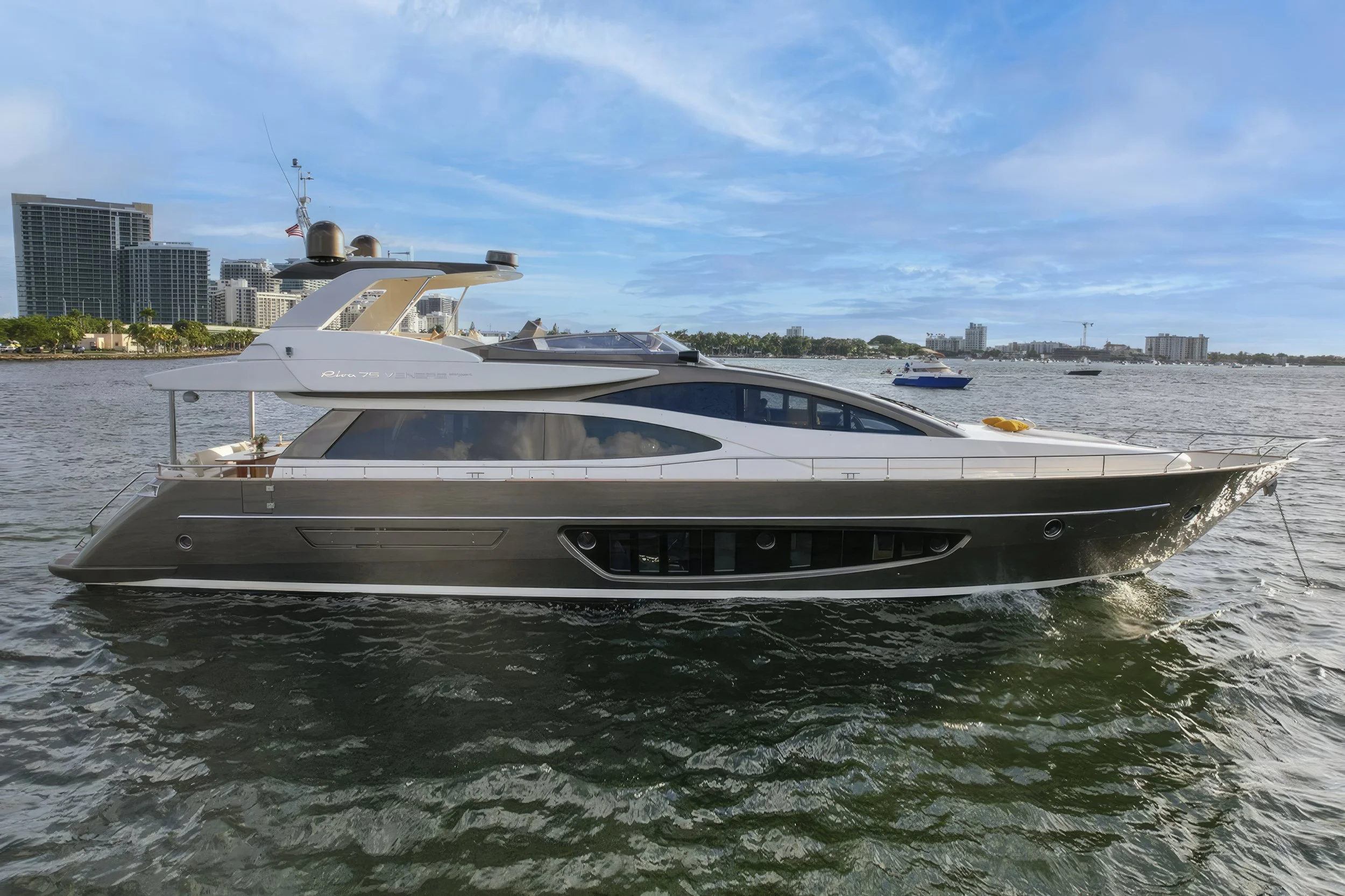 voyager-miami-yacht-for-purchase-2013–riva-75-m3-01.jpg
