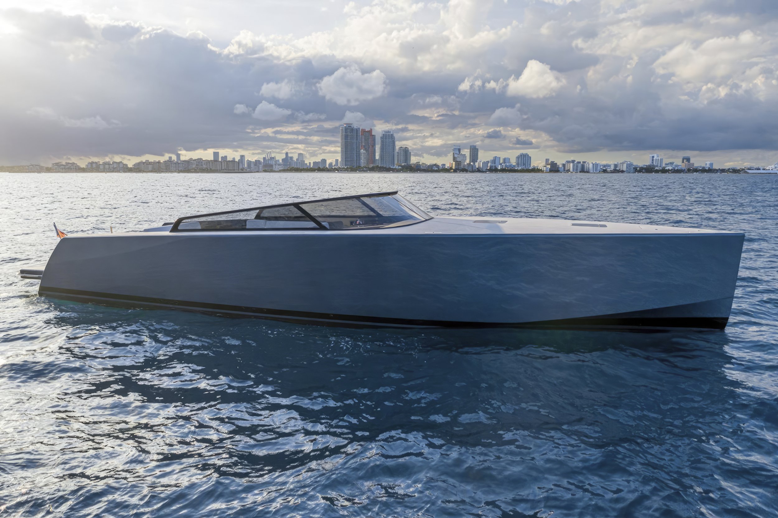voyager-miami-yacht-for-purchase-2015–vandutch-55-vongole-01.jpg
