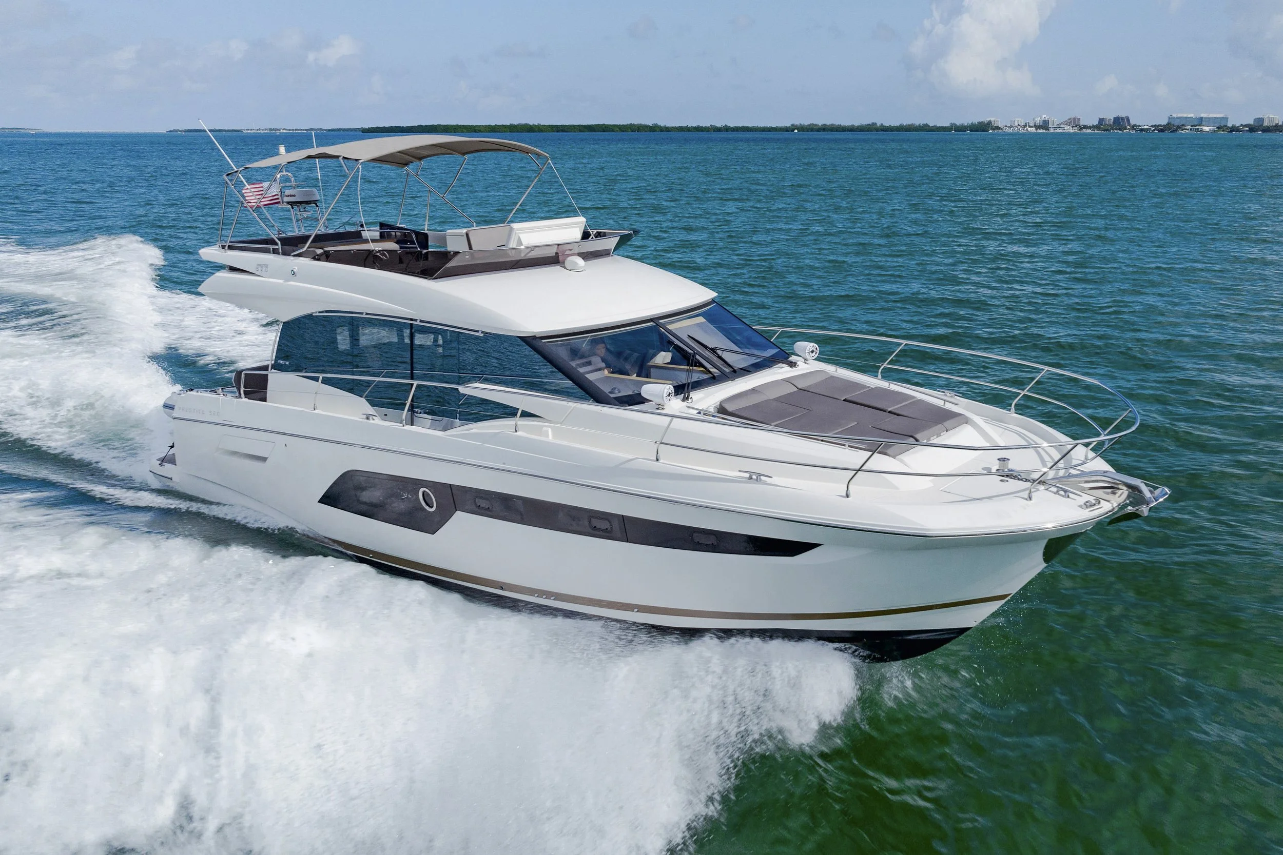 voyager-miami-yacht-for-purchase-2018–prestige-52-aura-00.jpg