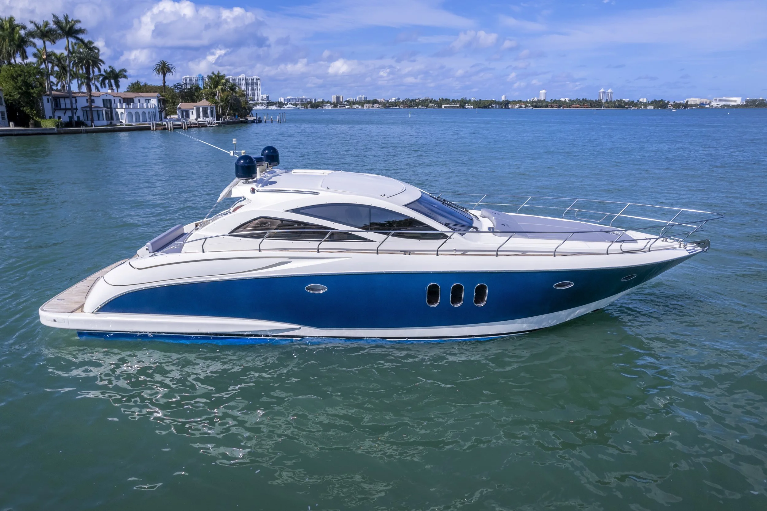 voyager-miami-yacht-for-purchase-2005–astondoa-53-diva-01.jpg