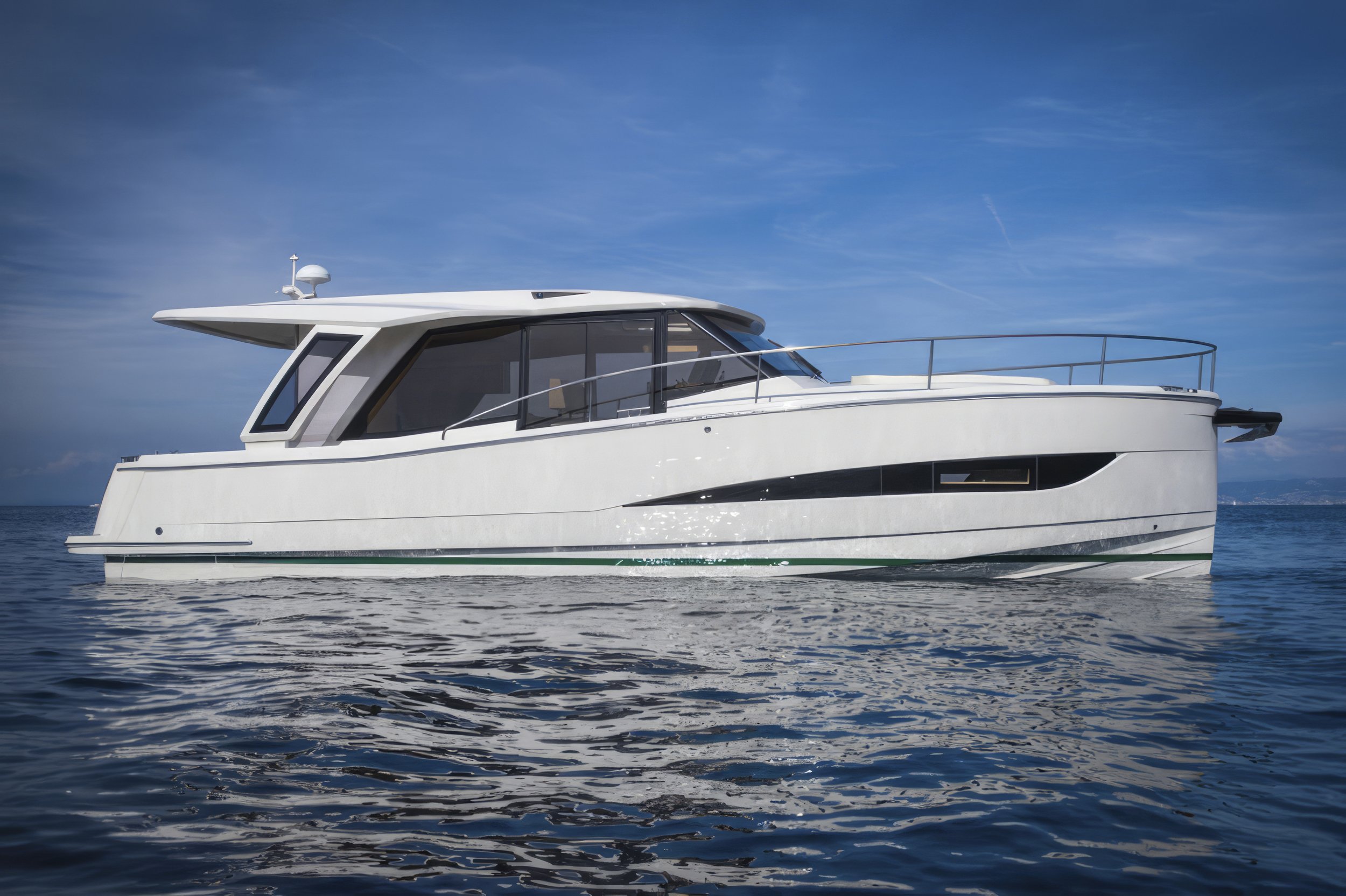 voyager-miami-yacht-for-charter-greenline-39-voyager-01.jpg