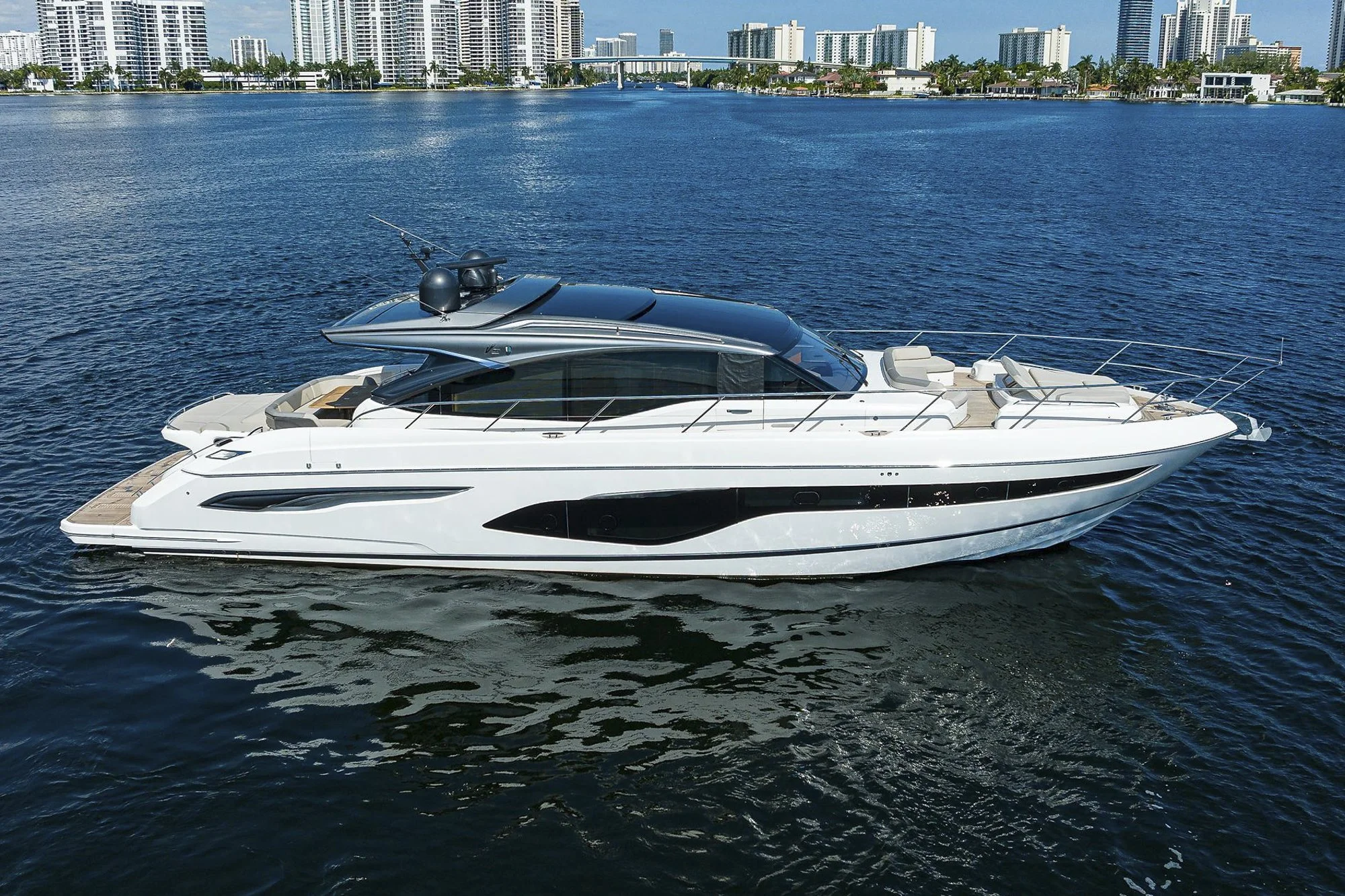 voyager-miami-yacht-for-purchase-2019–princess-65-chony-01.jpg