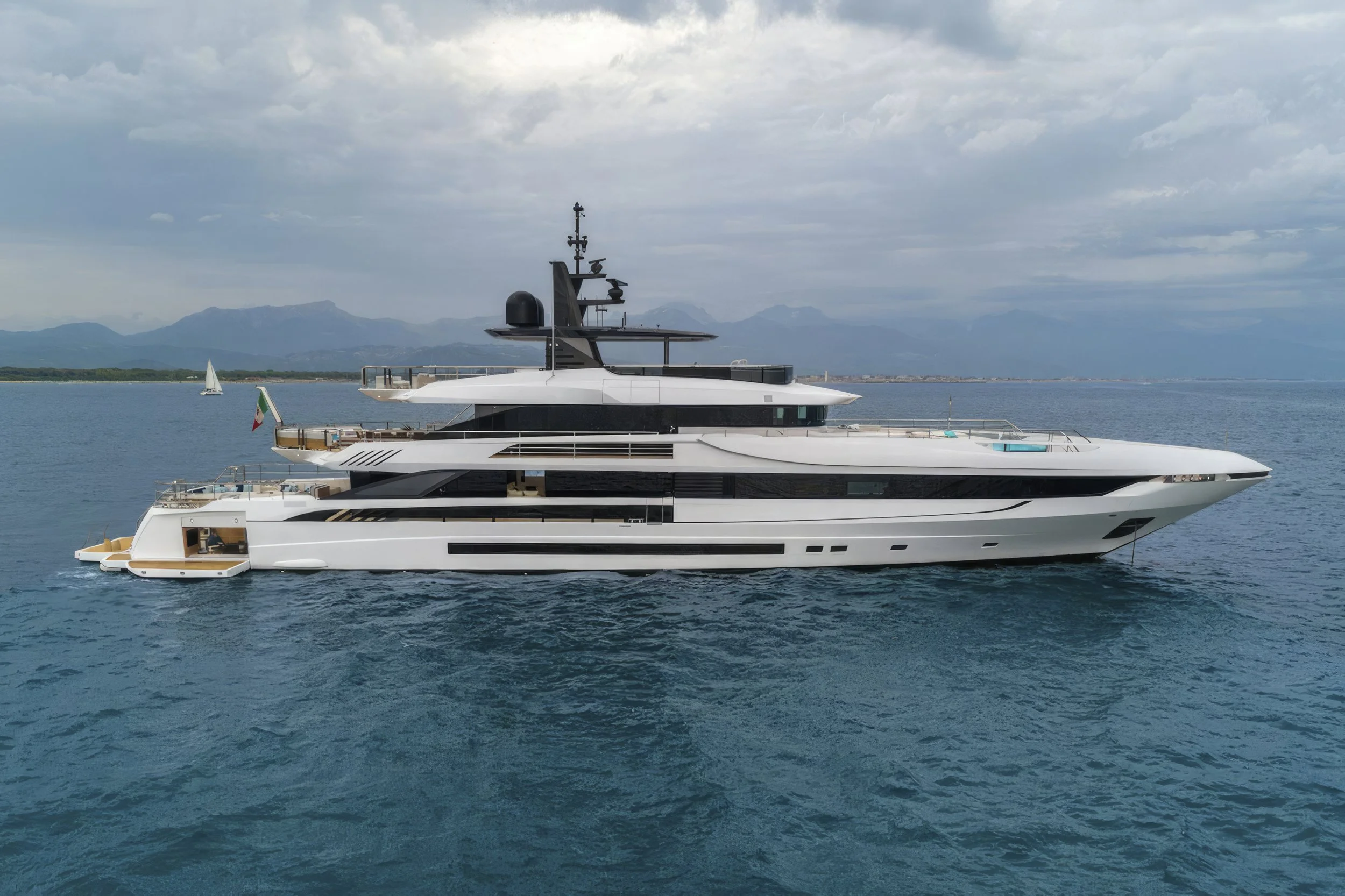 voyager-miami-yacht-for-purchase-2022–mangusta-165-maverick-01.jpg