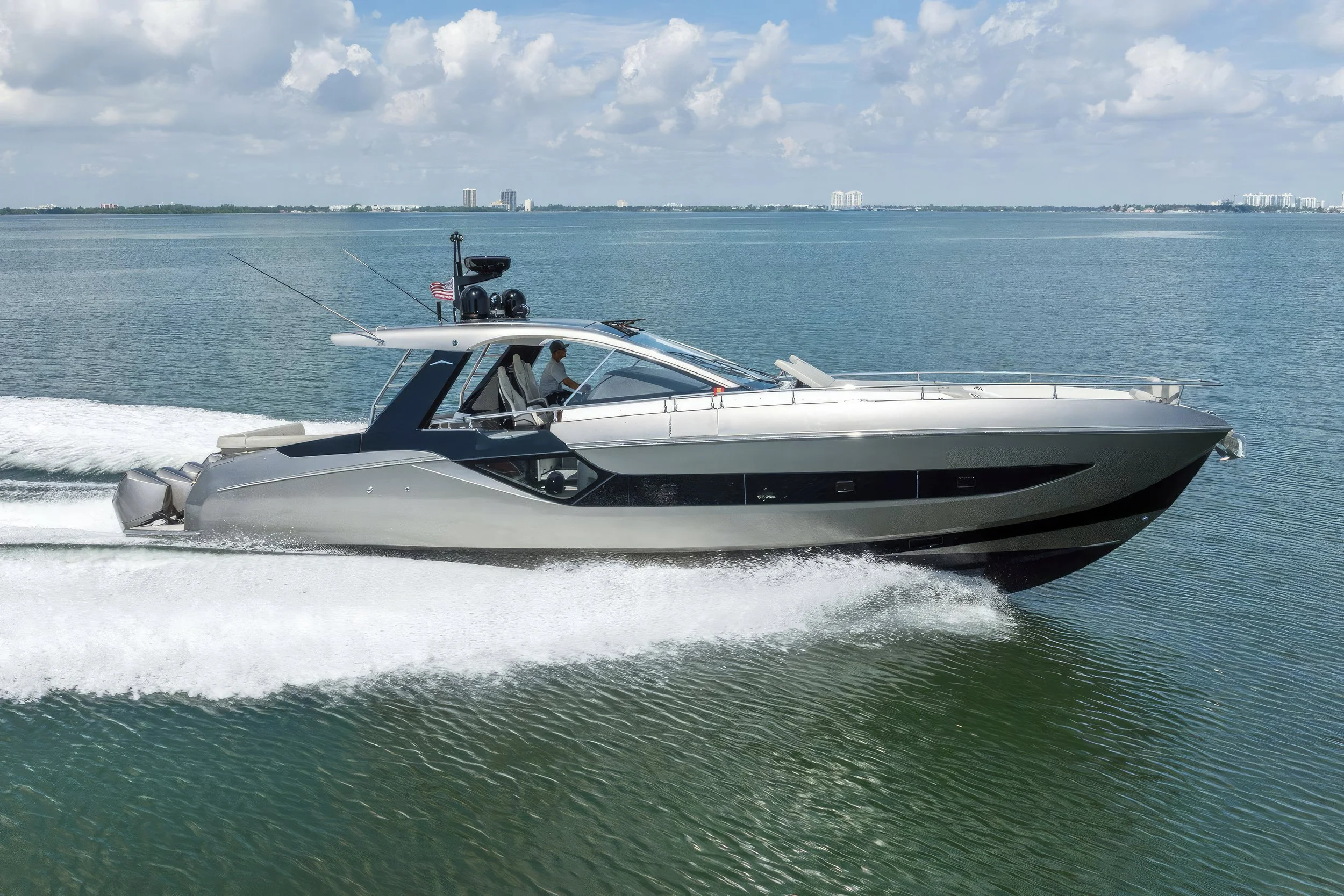 voyager-miami-yacht-for-purchase-2021–azimut-47-frida-01.jpg