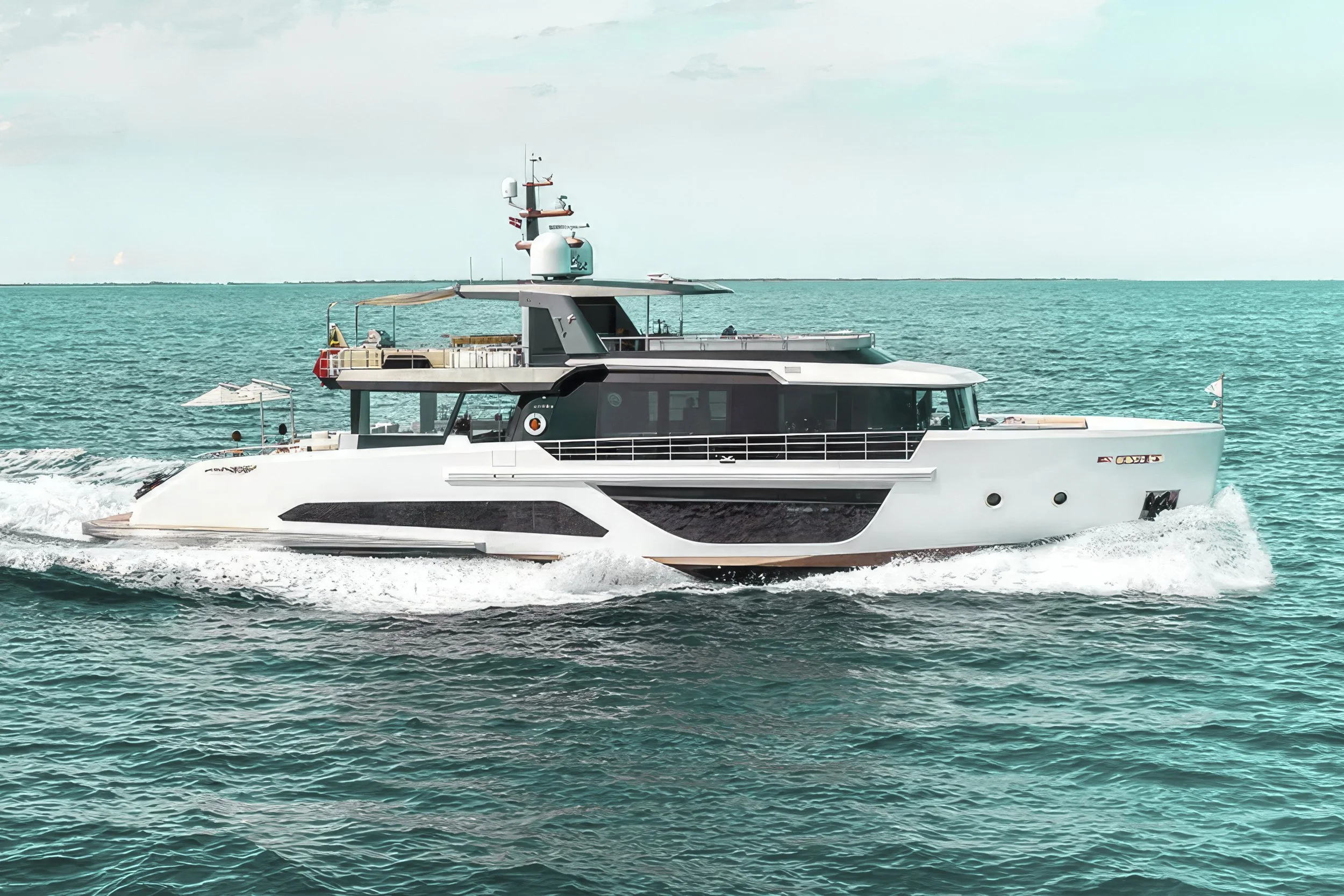 voyager-miami-yacht-for-charter-alpha-102-vivace-01.jpg