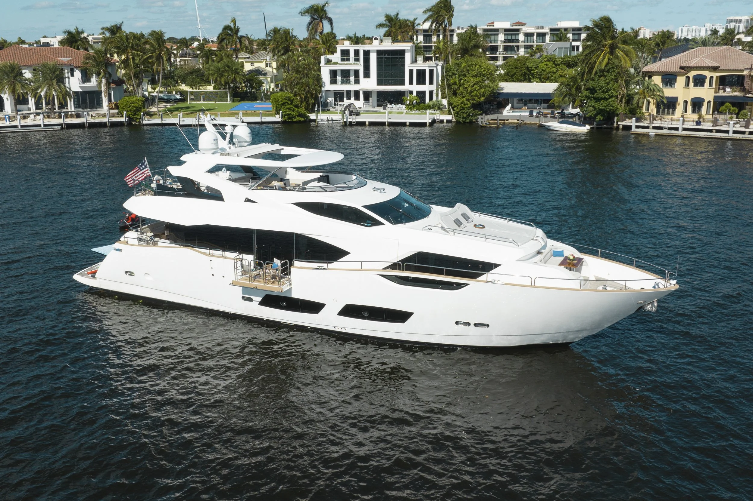 voyager-miami-yacht-for-charter-sunseeker-95-mirracle-01.jpg