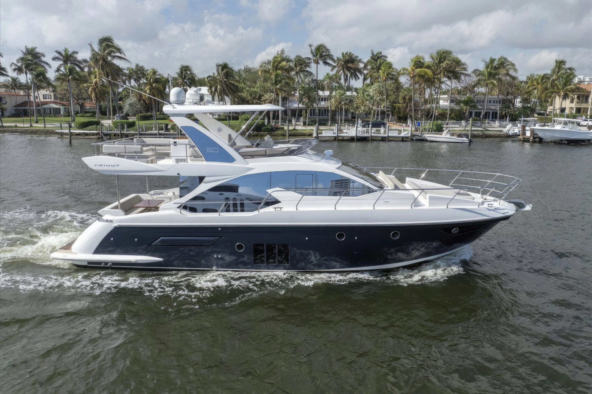voyager-miami-yacht-for-purchase-2016–azimut-50-trade-01.jpg