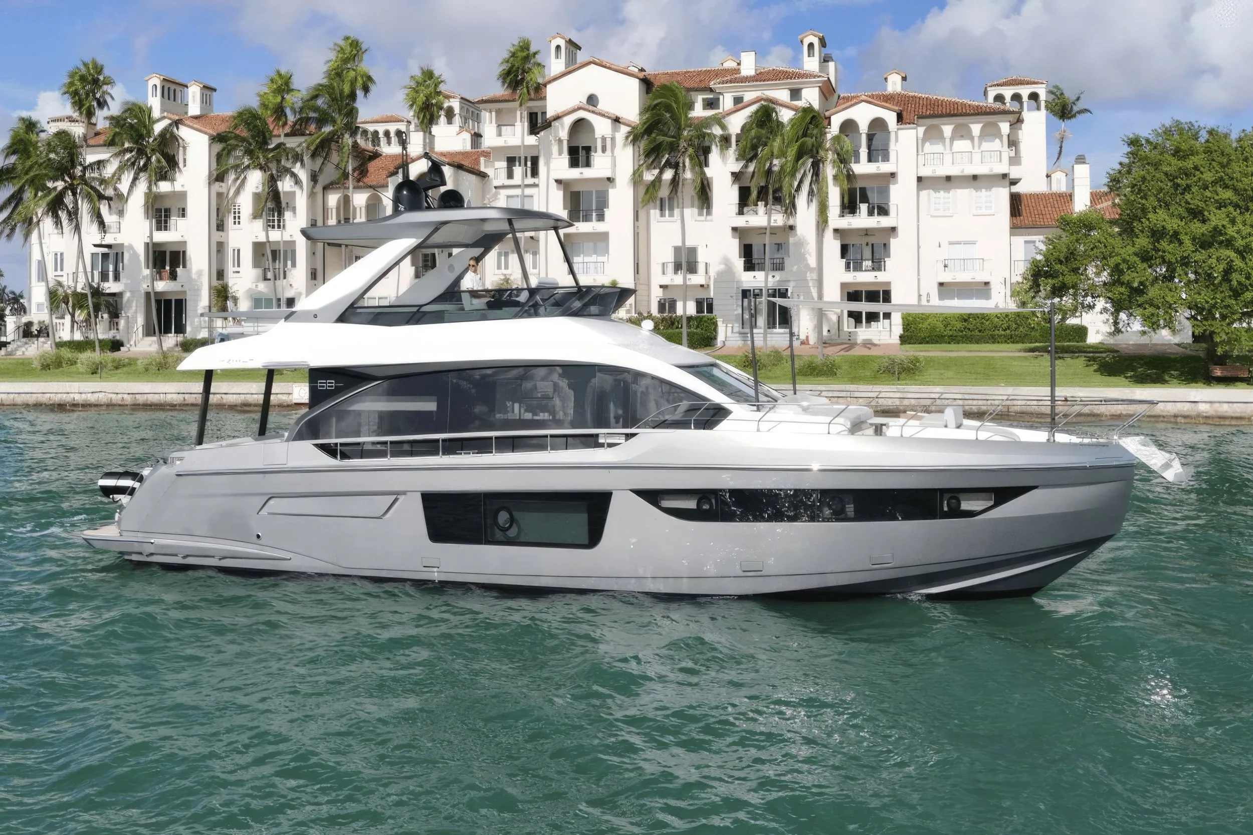 voyager-miami-yacht-for-purchase-2023–azimut-68-fly-01.jpg