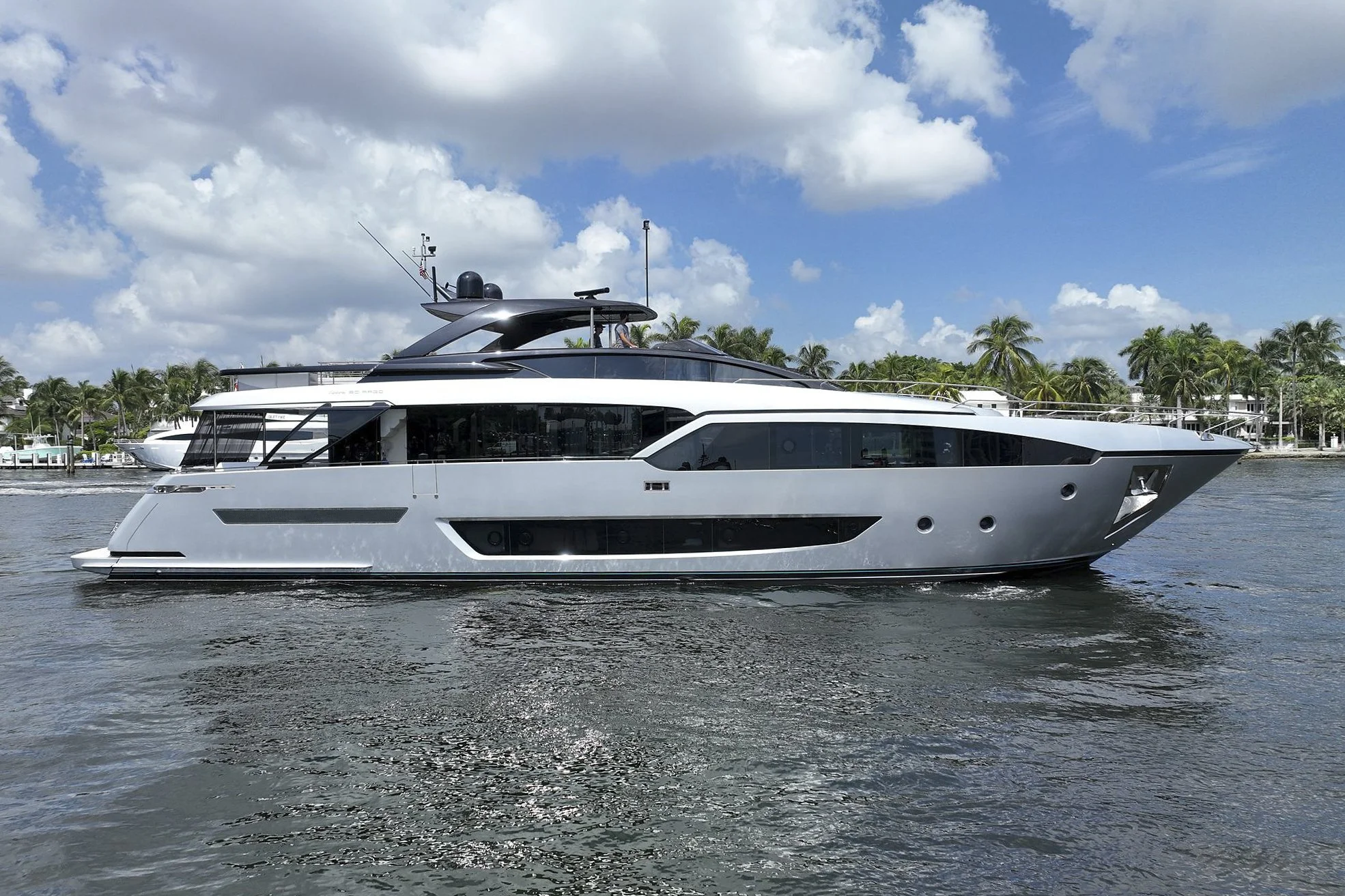 voyager-miami-yacht-for-purchase-2023–riva-90-maritess-01.jpg