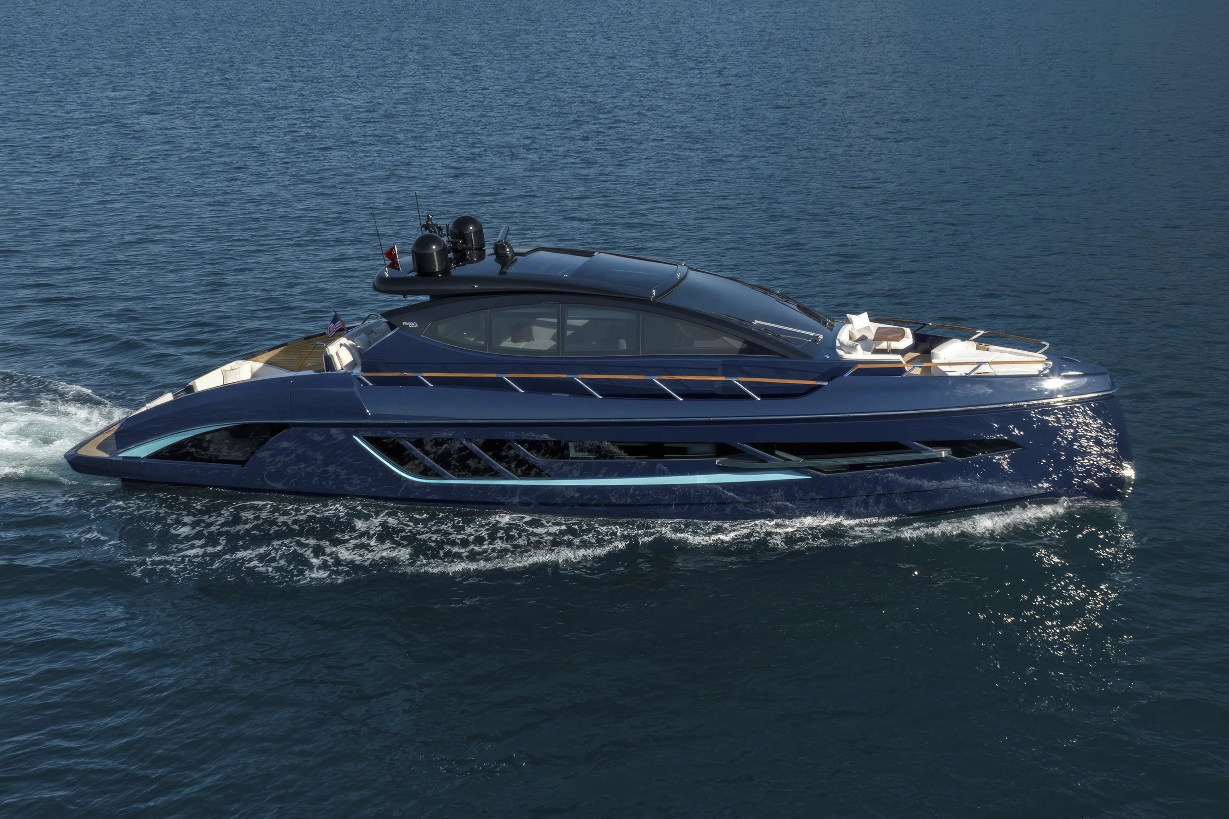 voyager-miami-yacht-for-purchase-2023–lazzara-67-lsx-01.jpg