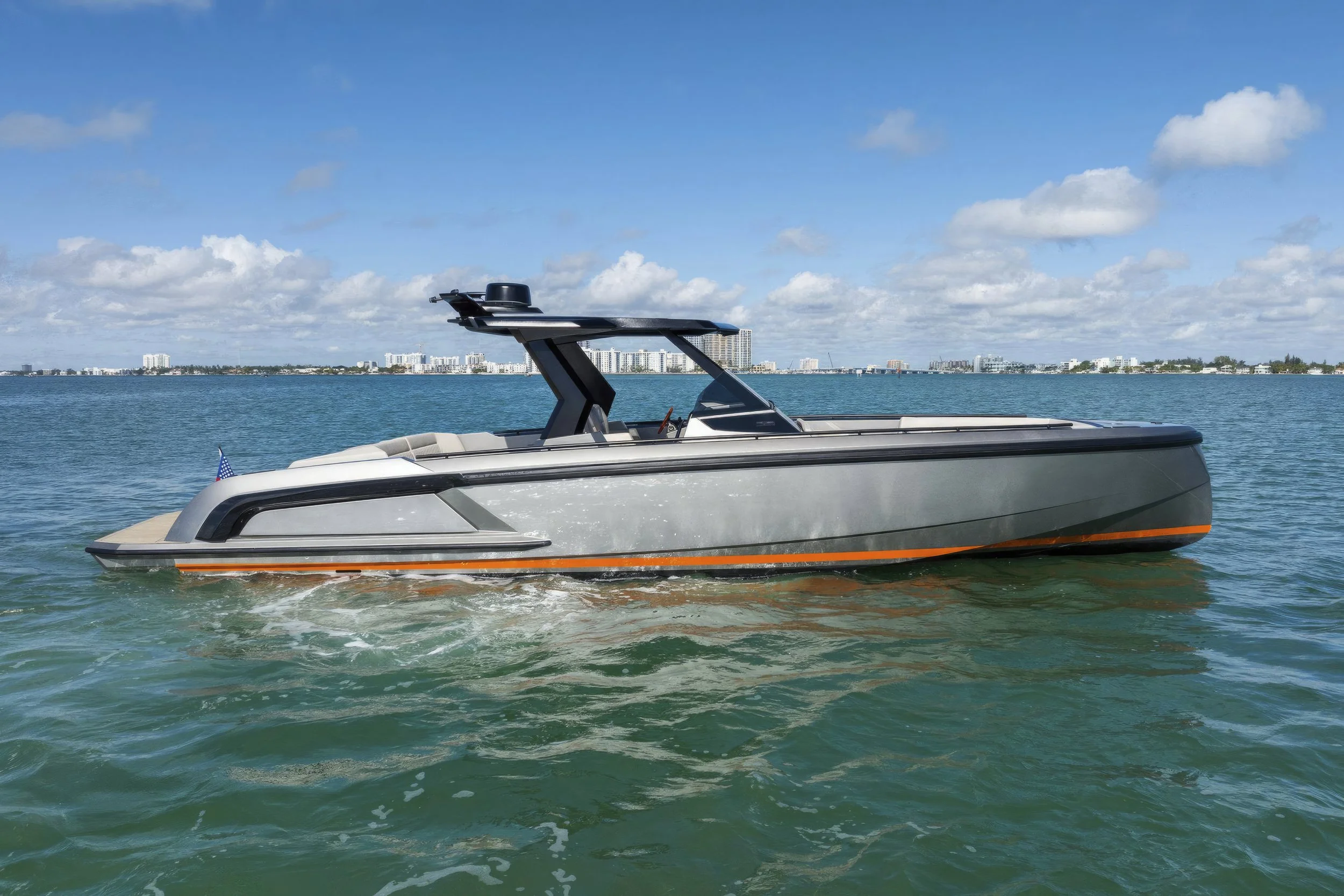 voyager-miami-yacht-for-purchase-2022–vanquish-40-liberty-01.jpg