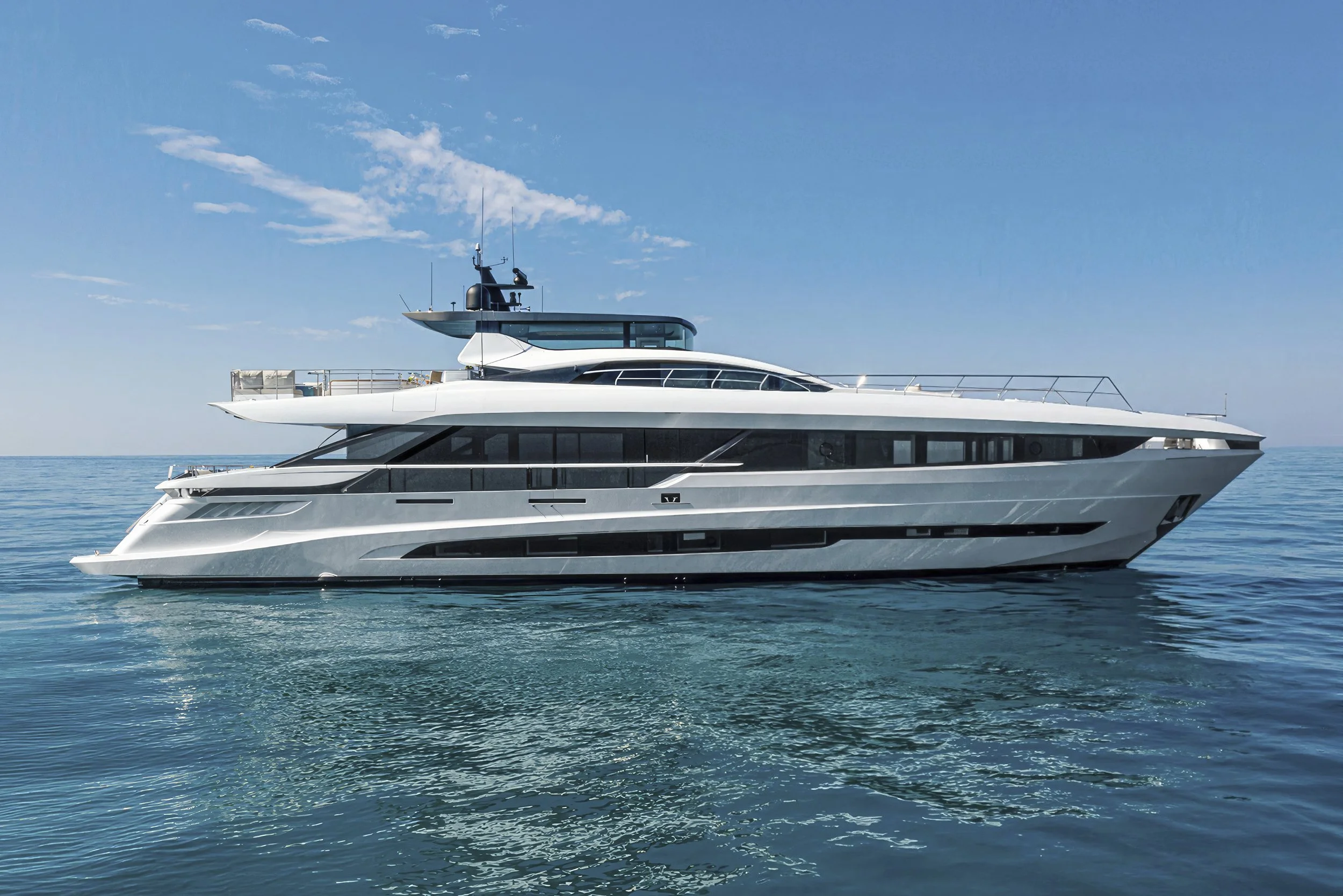 voyager-miami-yacht-for-purchase-2020–mangusta-109-lady-k-00.jpg