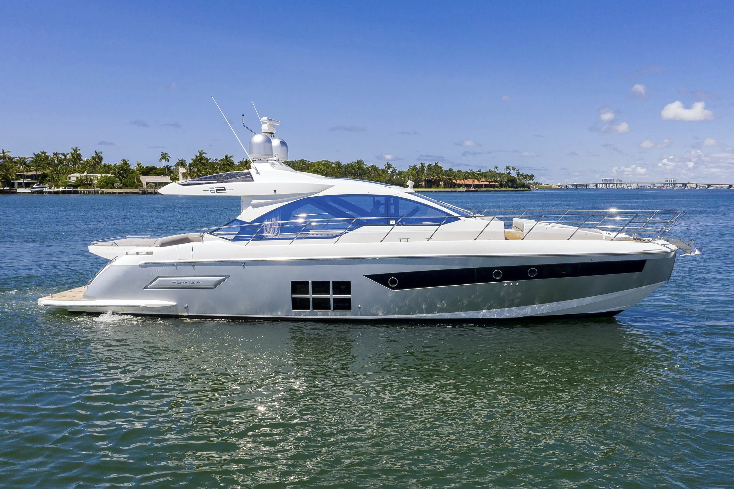 voyager-miami-yacht-for-purchase-2019-azimut-60-total-01.jpg