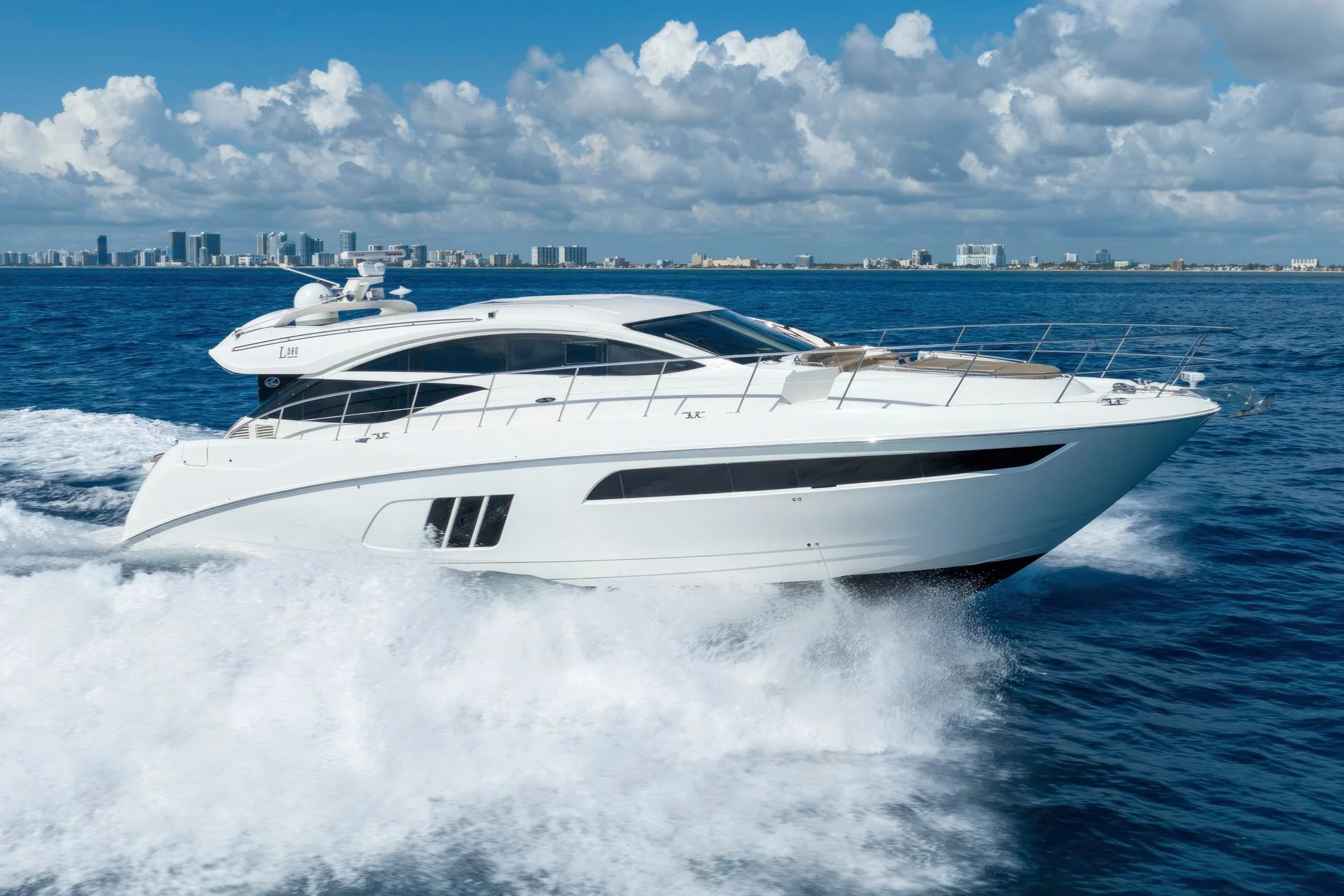 voyager-miami-yacht-for-purchase-2017-searay-59-trade-01.jpg
