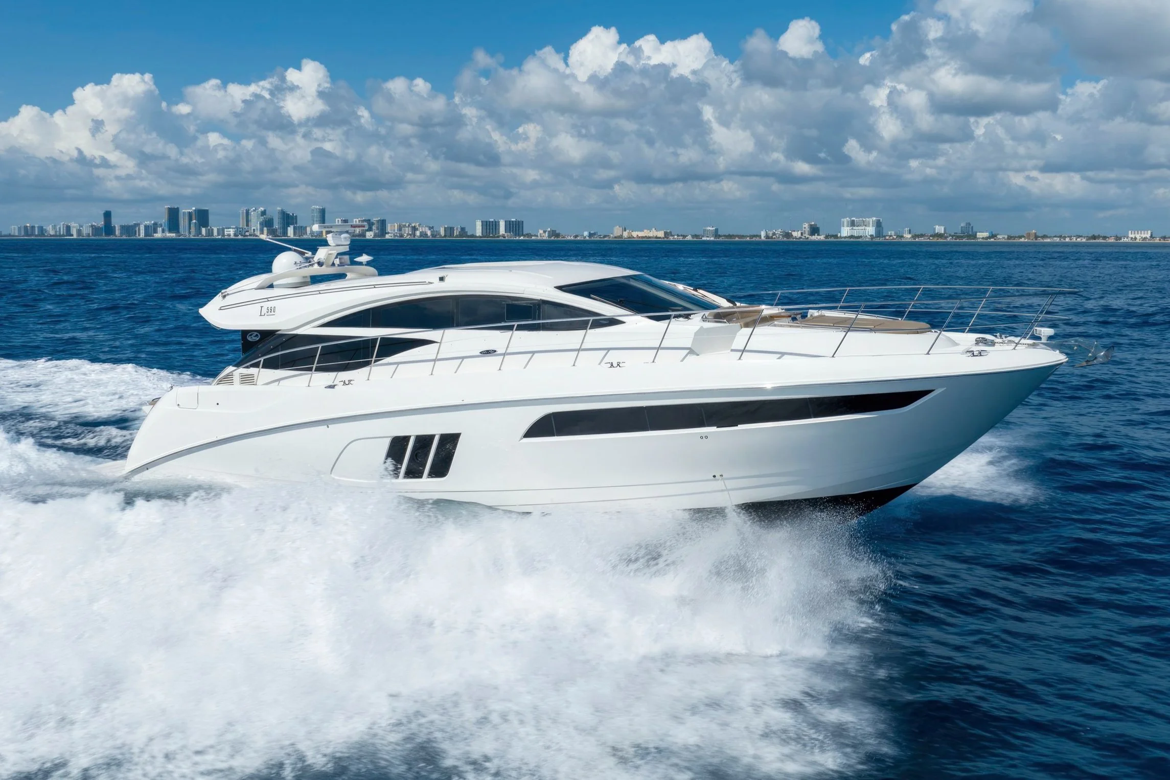voyager-miami-yacht-for-purchase-2017-searay-59-trade-01.jpg