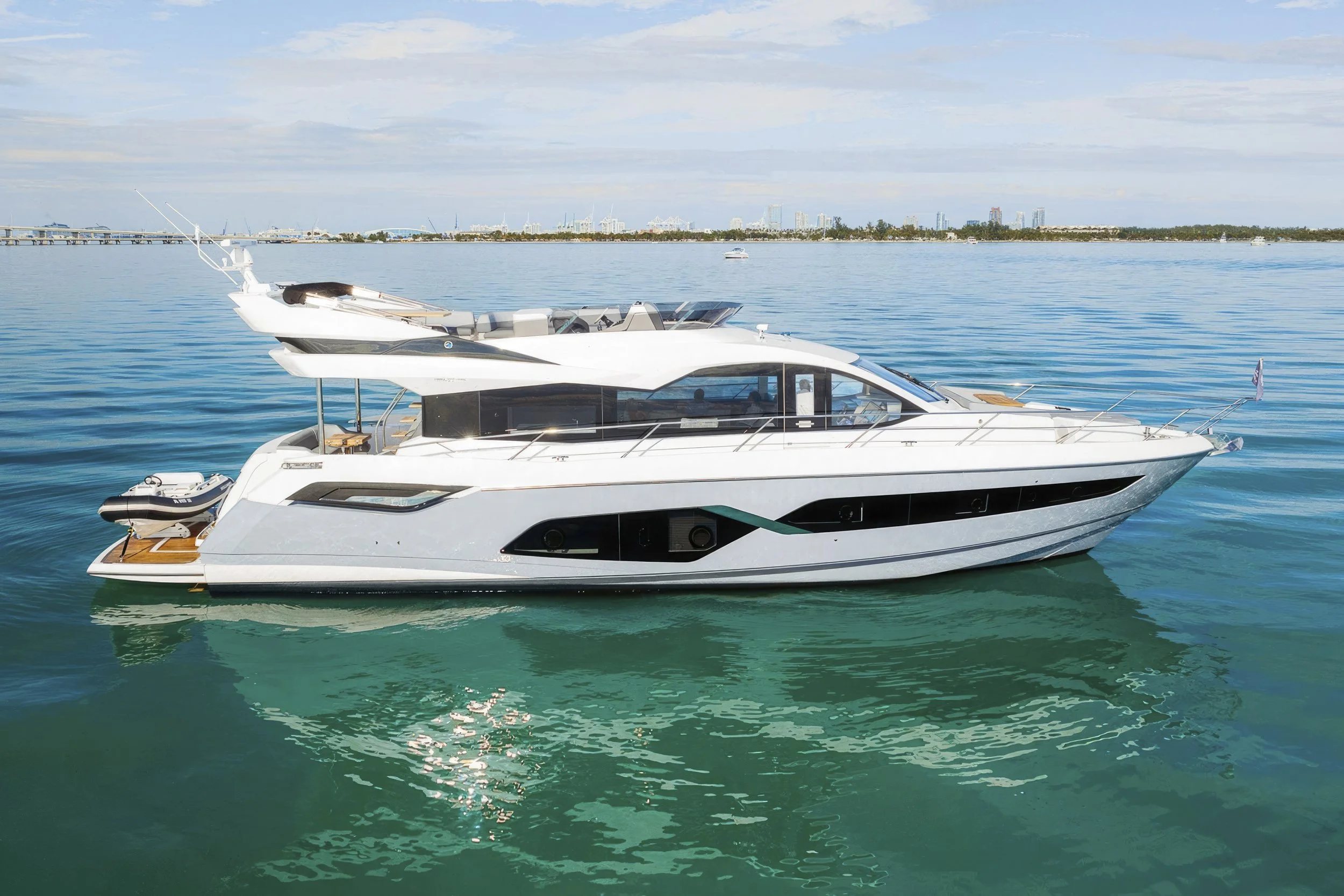 voyager-miami-yacht-for-charter-sunseeker-68-earl-grey-01.jpg