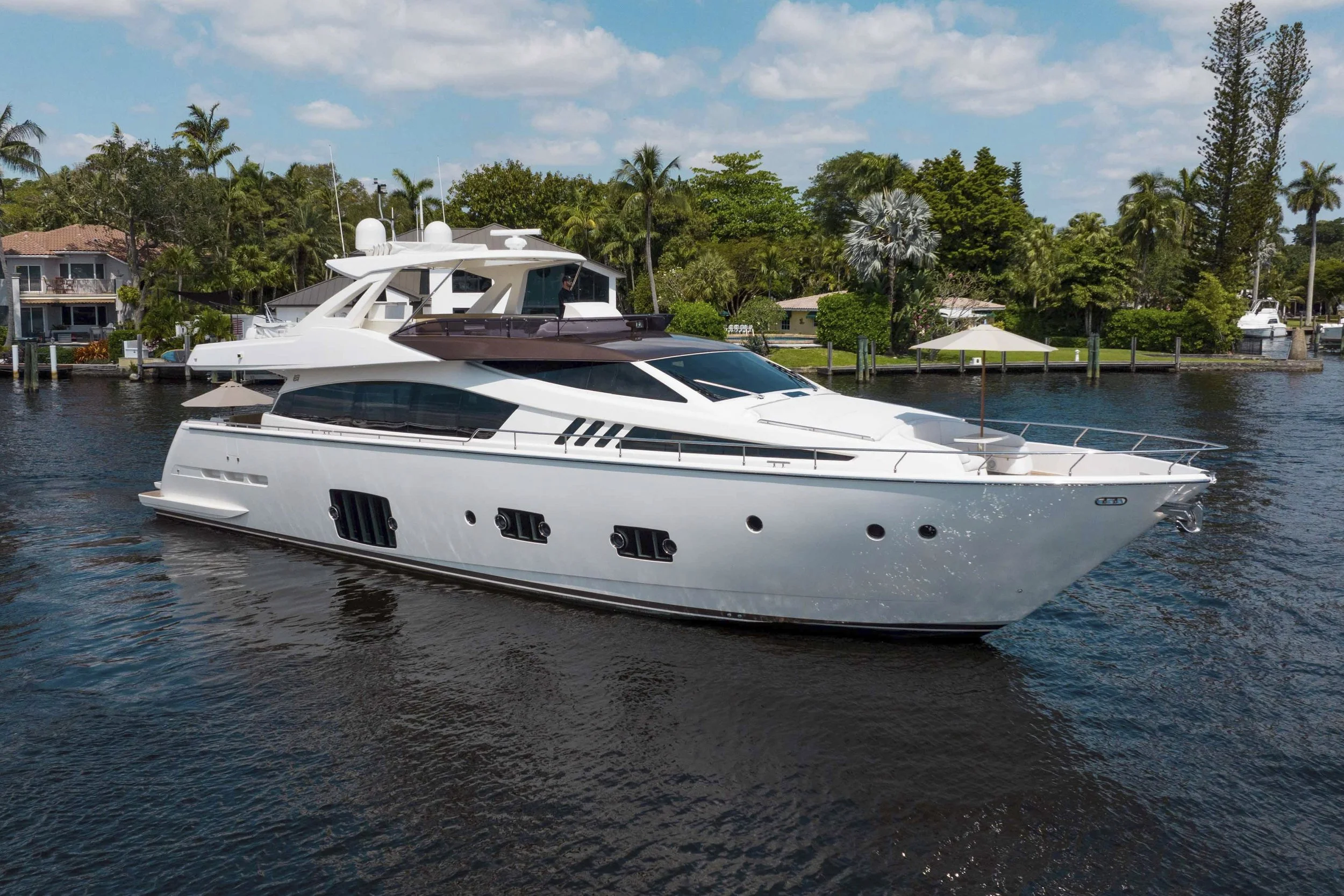 voyager-miami-yacht-for-purchase-2014–ferretti-80-loving-life-3-01.jpg