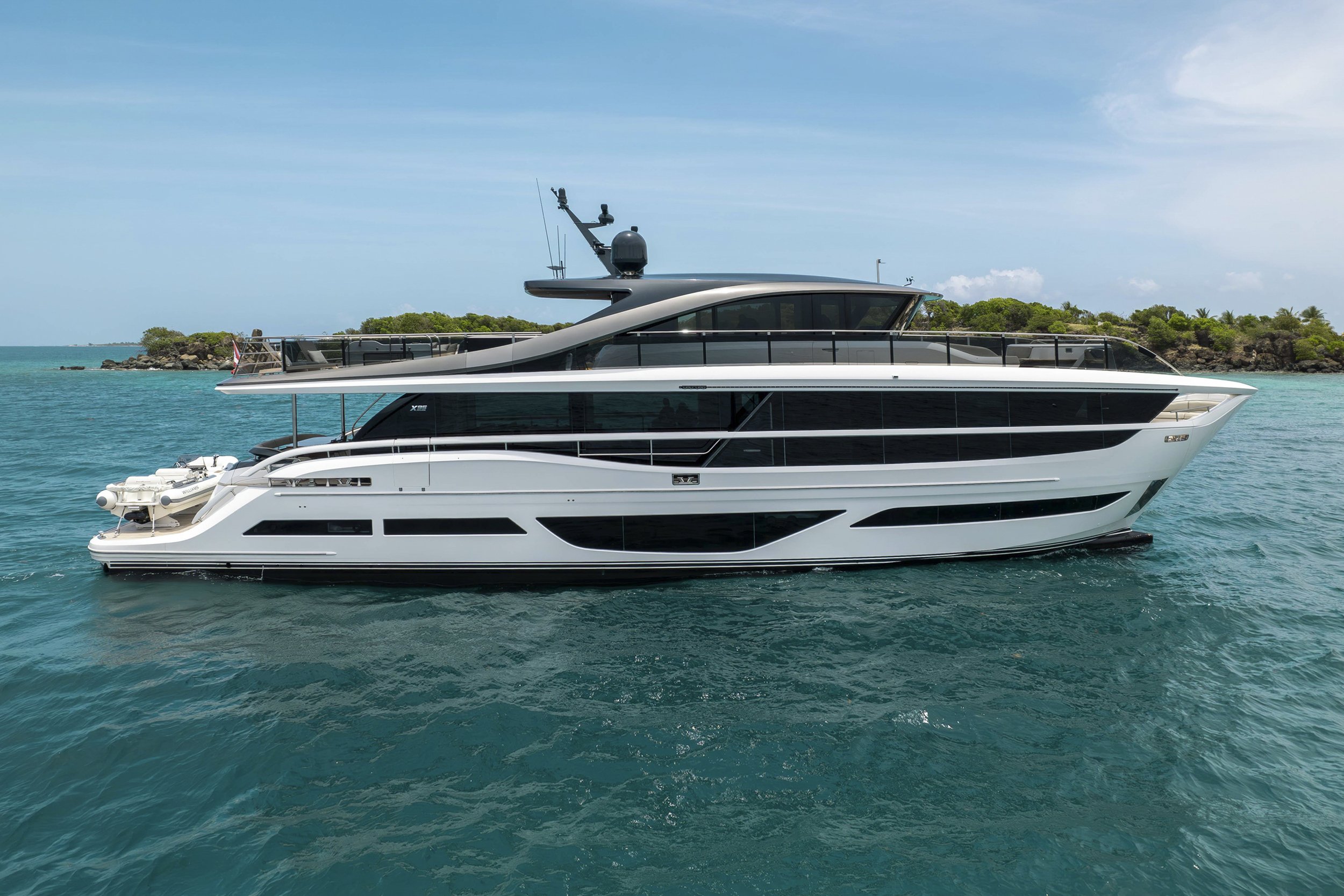 voyager-miami-yacht-for-purchase-2021–princess-95-hang-loose-01.jpg