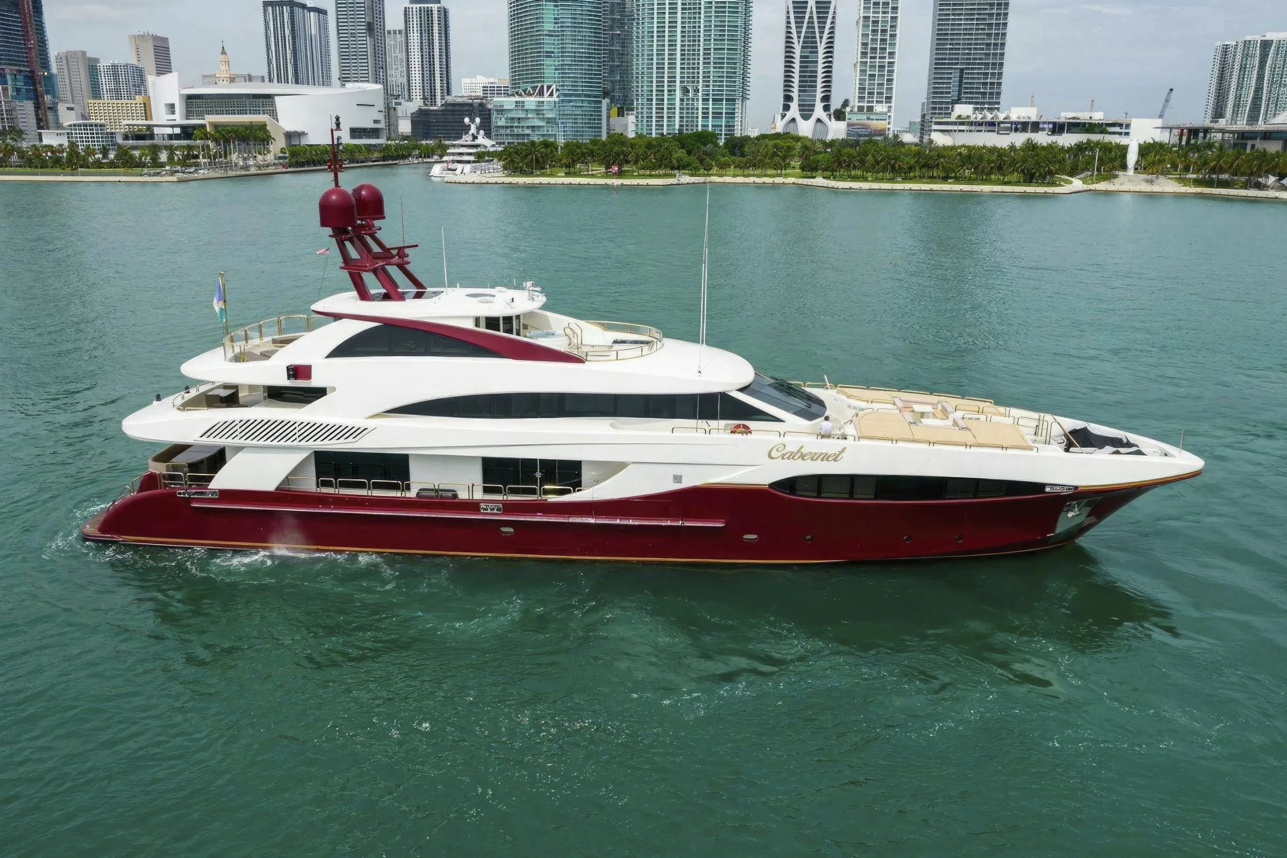voyager-miami-yacht-for-purchase-2006–sensation-147-cabernet-01.jpg