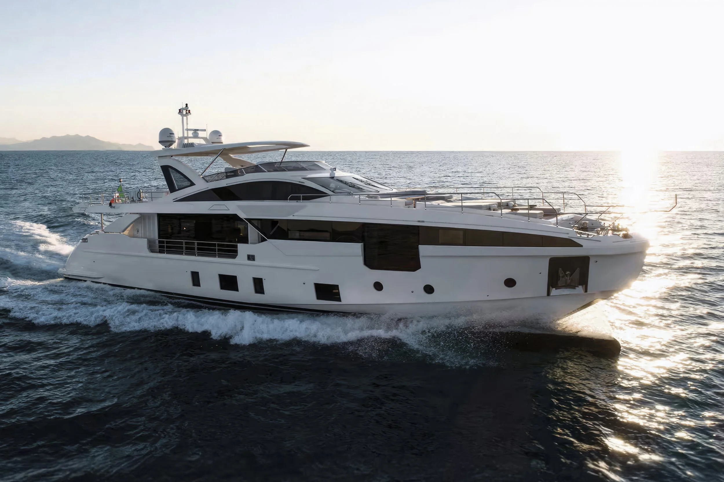 voyager-miami-yacht-for-charter-azimut-105-freedom-01.jpg