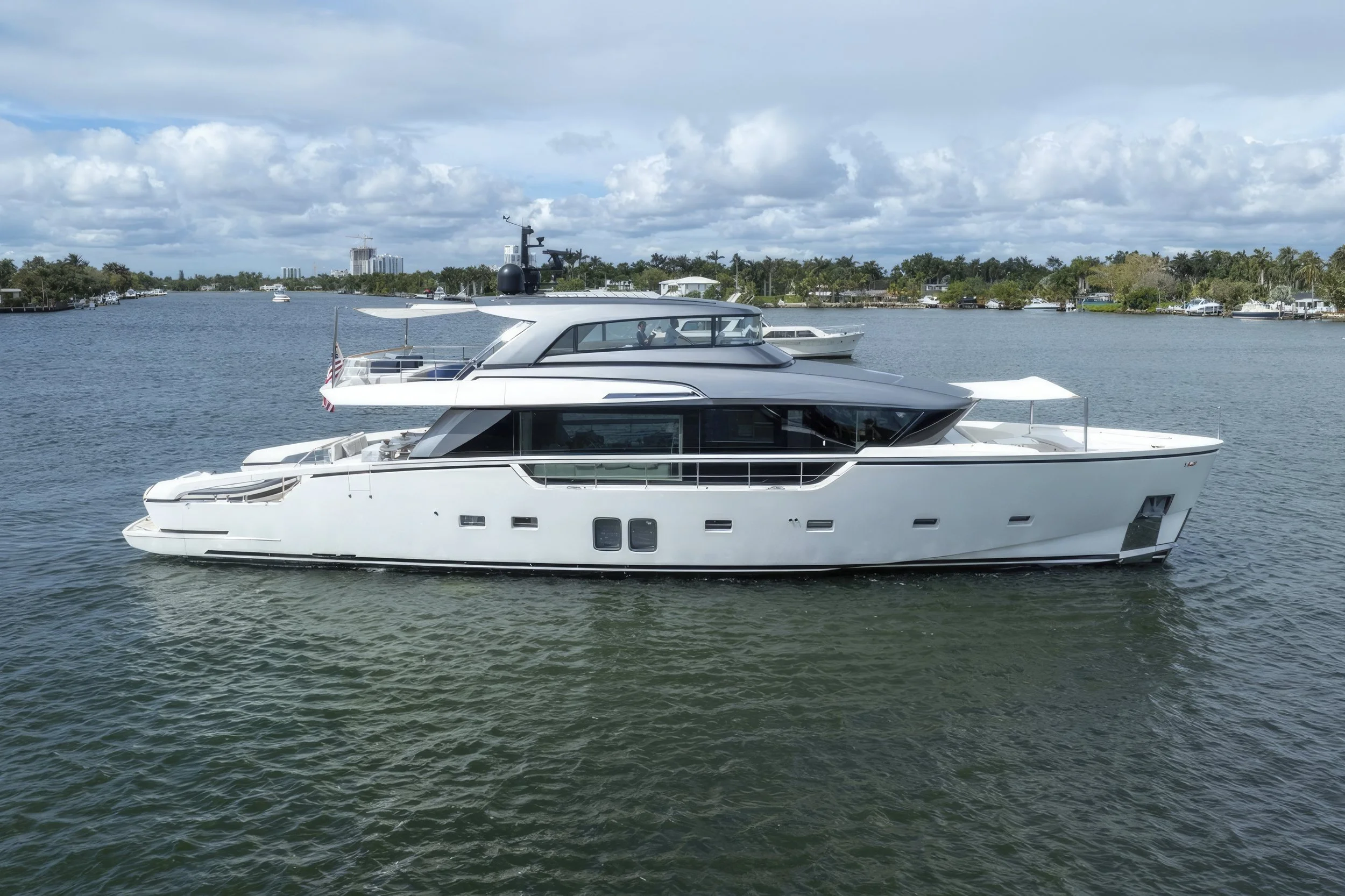 voyager-miami-yacht-for-purchase-2023–sanlorenzo-88-serene-001.jpg