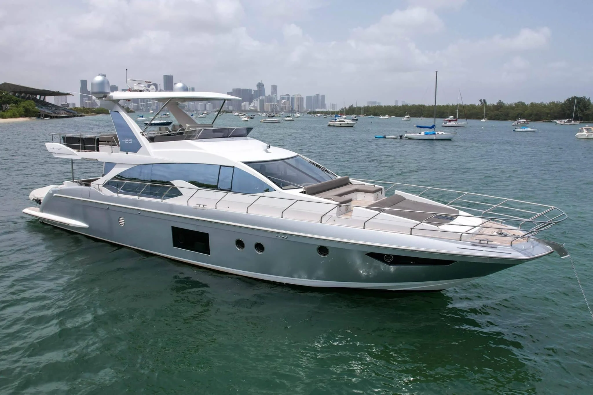 voyager-miami-yacht-for-purchase-2017–azimut-66-trade-01.jpg