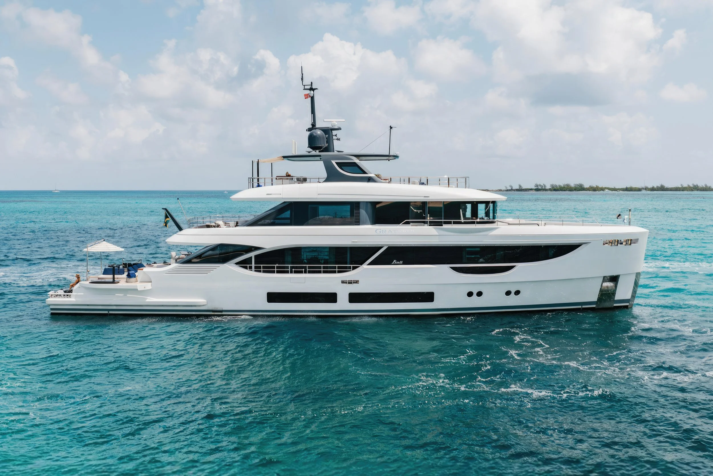 voyager-miami-yacht-for-purchase-2023–benetti-112-grateful-01.jpg