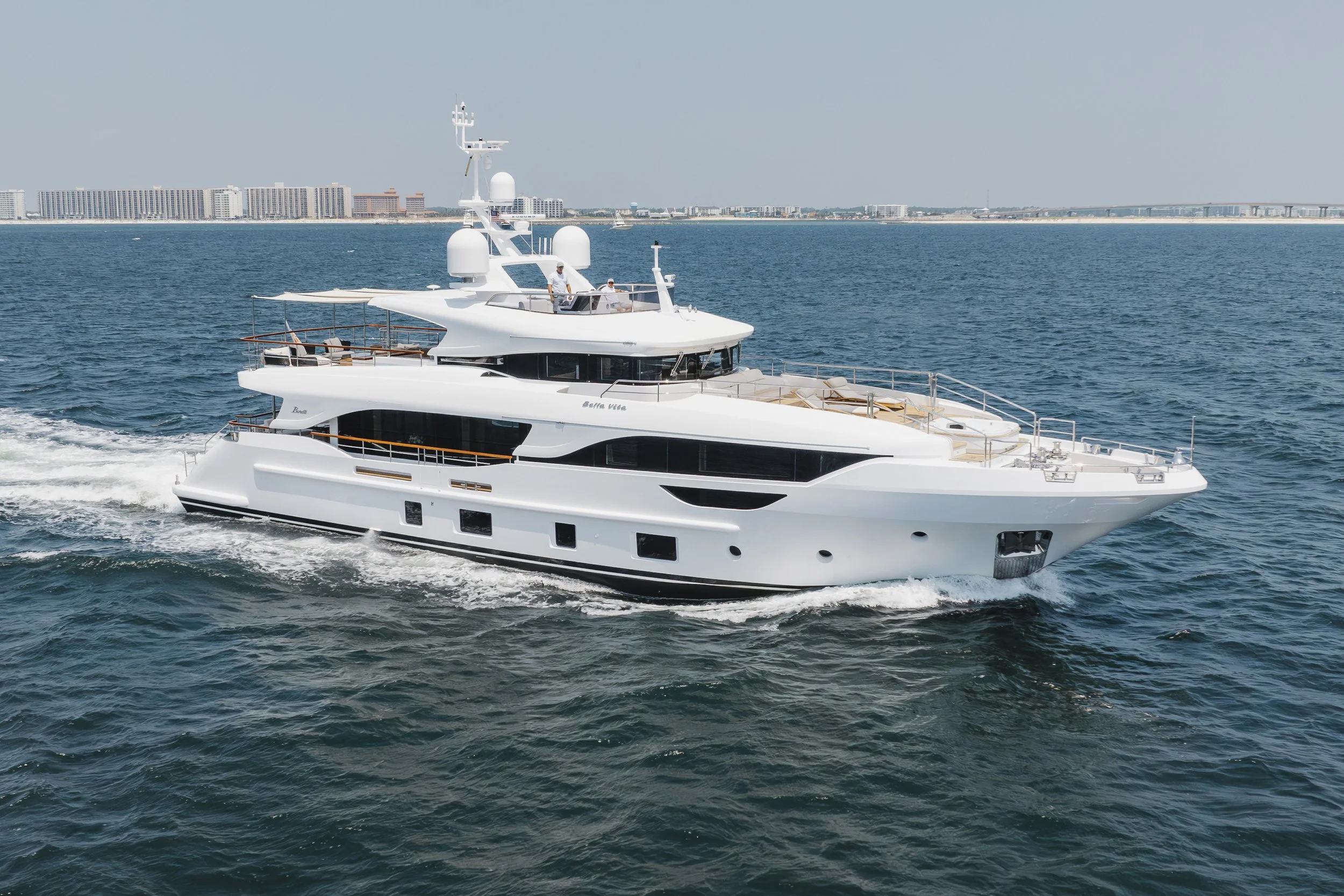 voyager-miami-yacht-for-charter-benetti-95-bella-vida-01.jpg