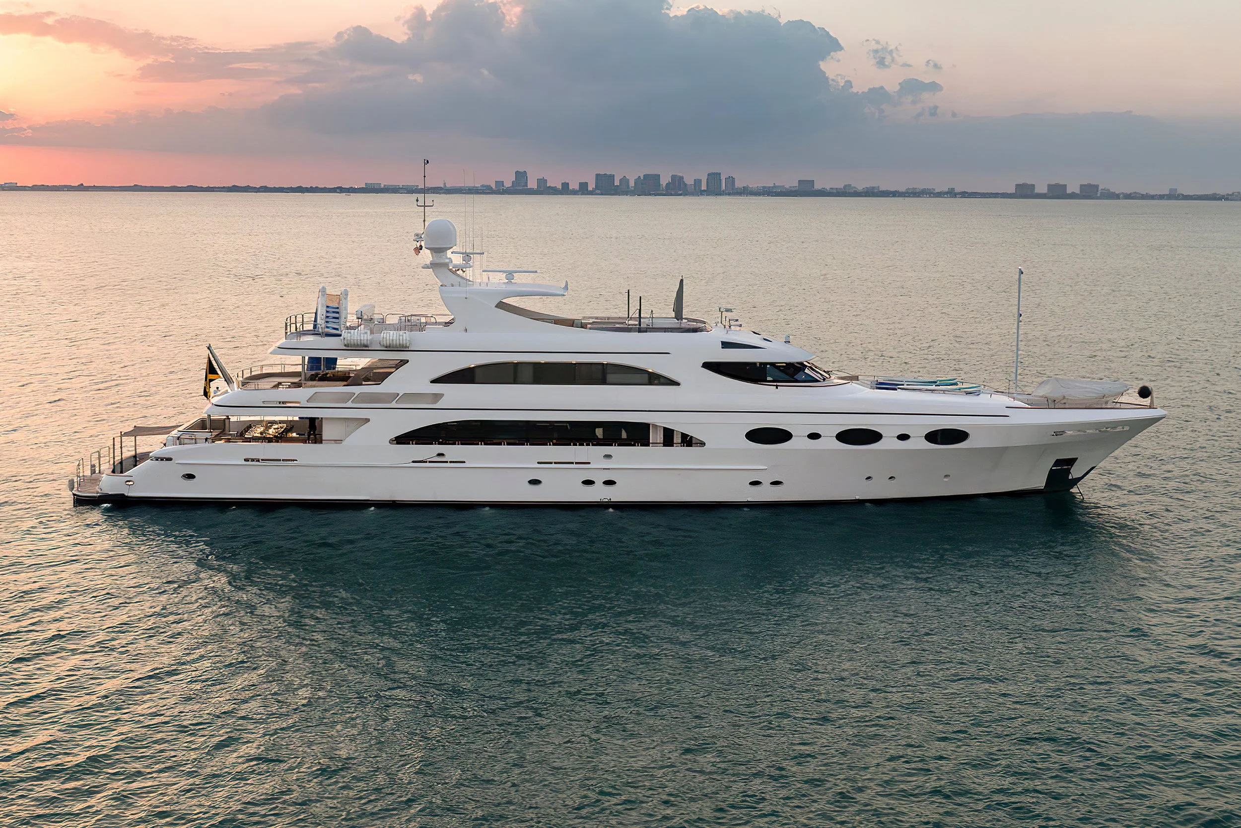 voyager-miami-yacht-for-charter-trinity-165-sweet-caroline-001.jpg