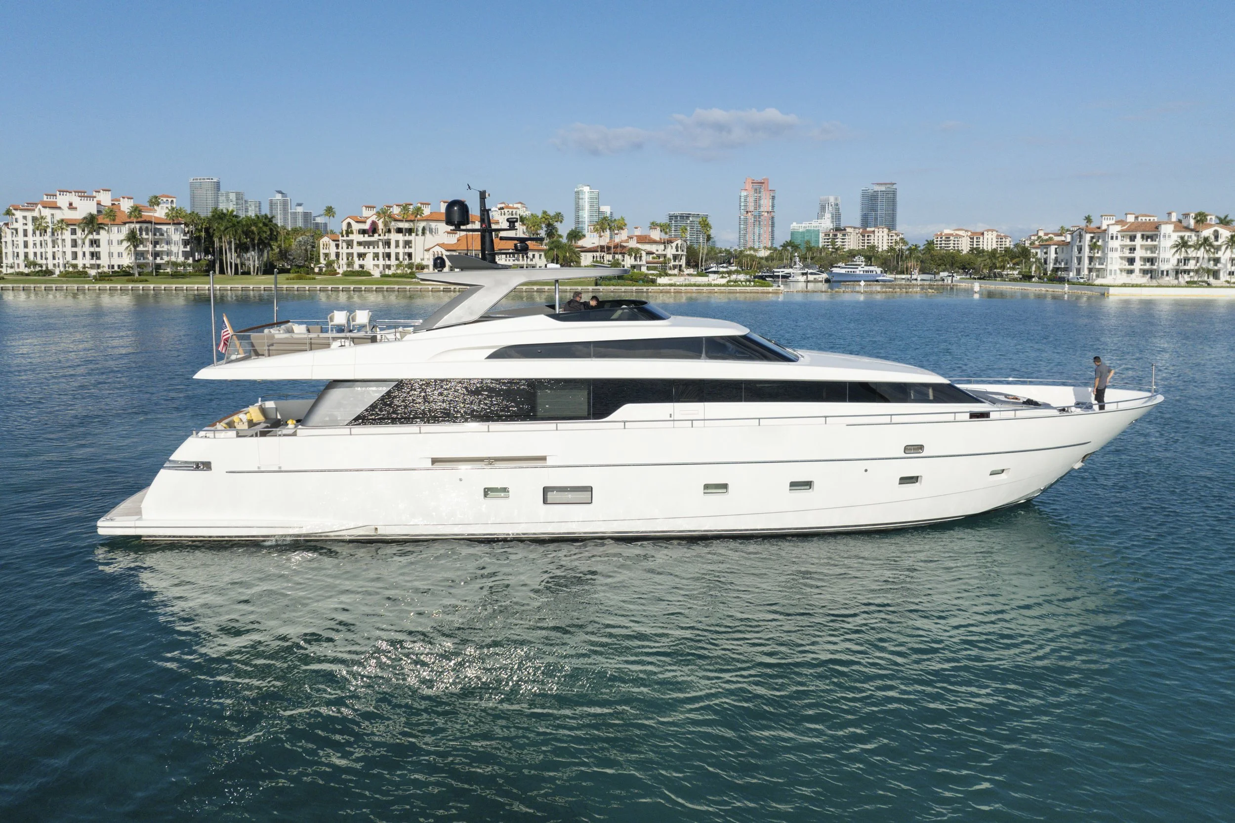 voyager-miami-yacht-for-charter-sanlorenzo-94-astonish-01.jpg