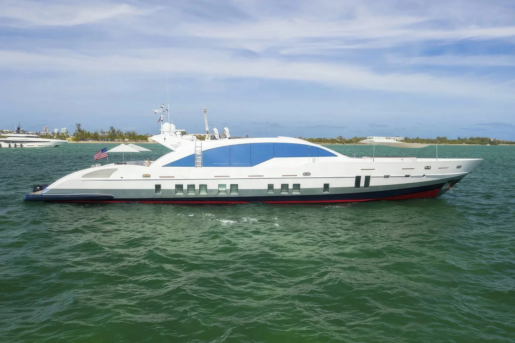 voyager-miami-yacht-charters-tecnomar-120-doubleshot-01.jpg
