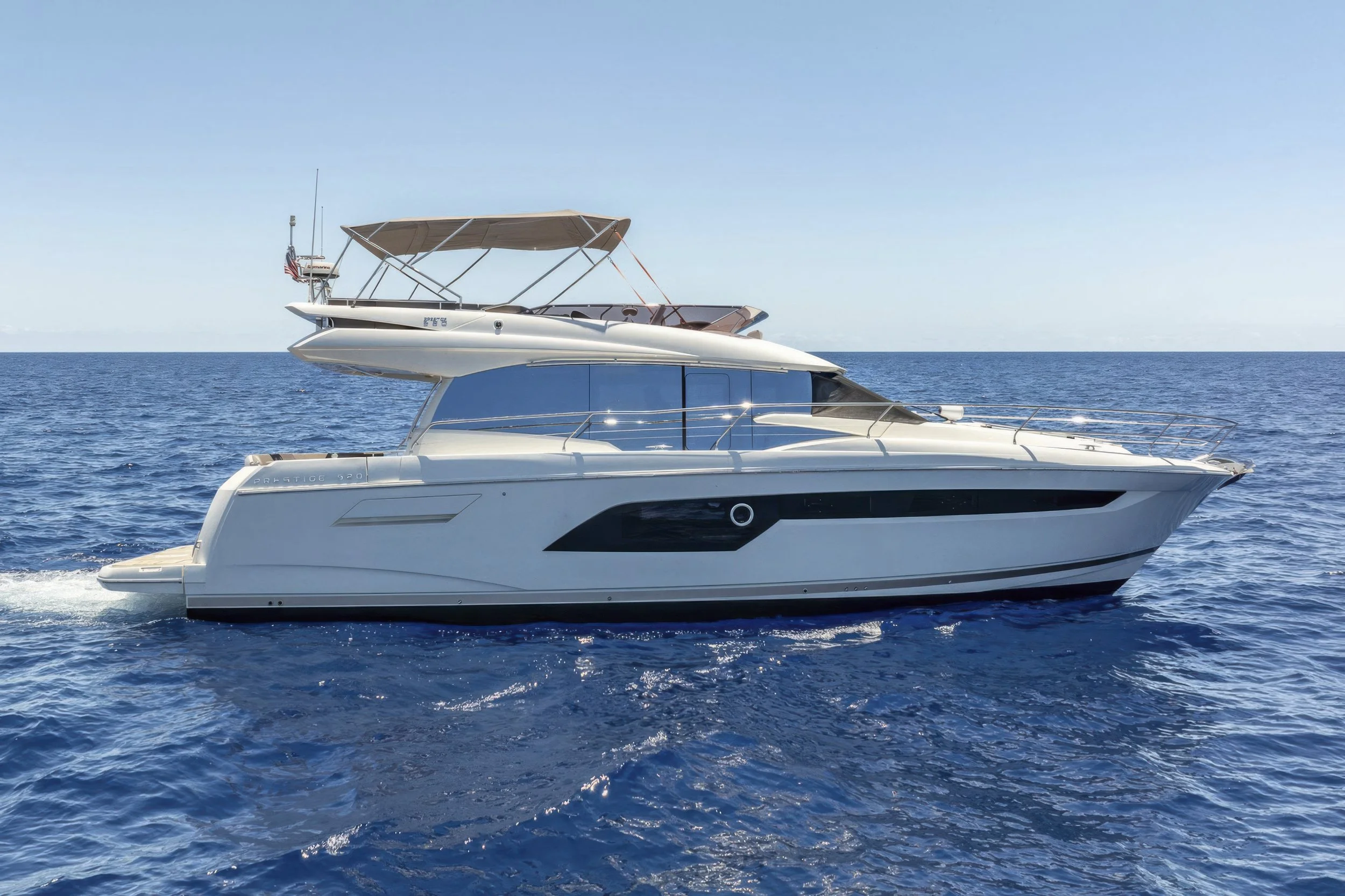 voyager-miami-yacht-for-charter-prestige-52-aura-01.jpeg