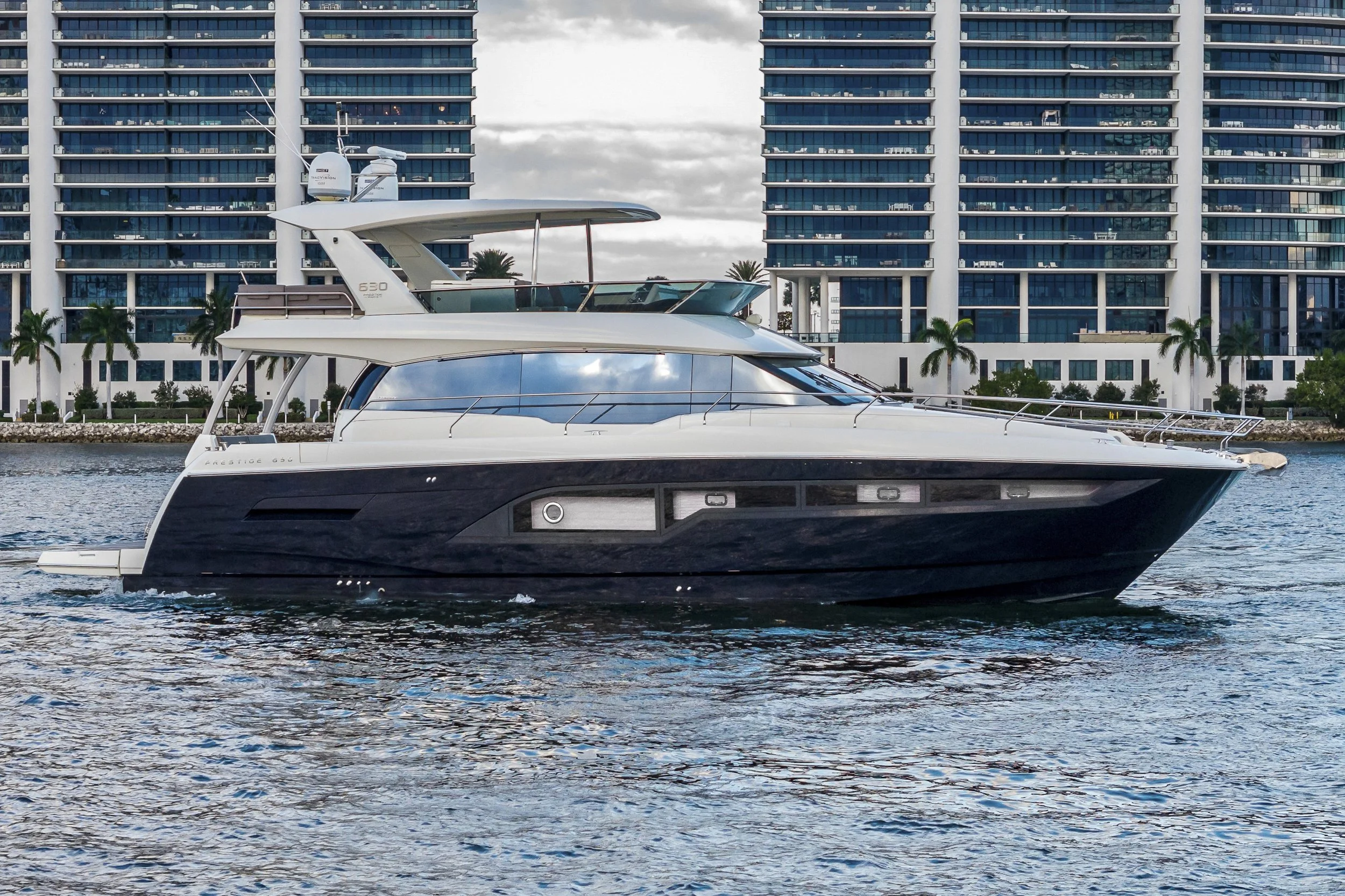 voyager-miami-yacht-for-charter-prestige-63-exumas-01.jpg