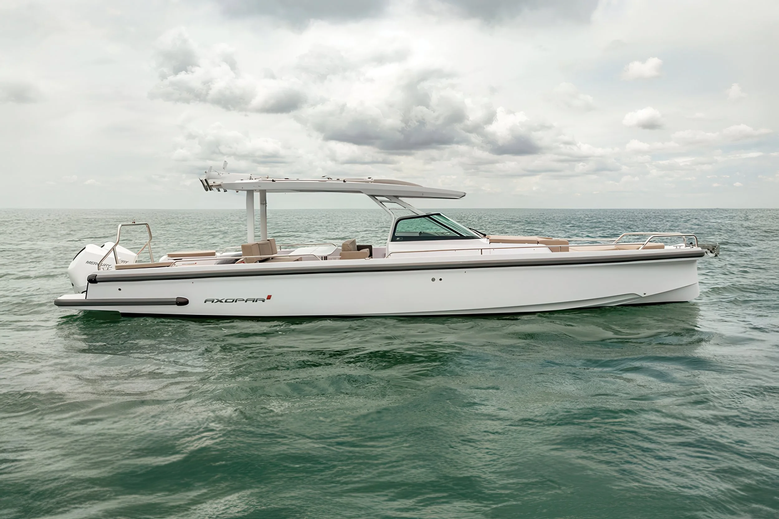 voyager-miami-yacht-for-charter-axopar-37-adventure-01.jpeg