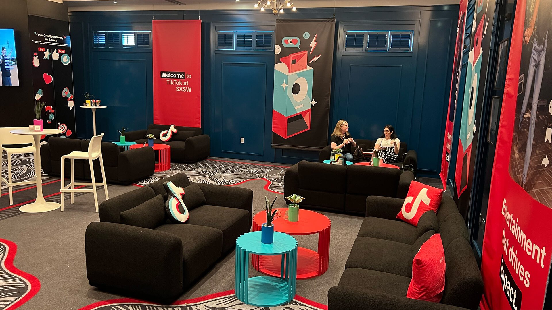 68bb4fc037985a40134627aa_tiktok-lounge- (1) (1).jpg